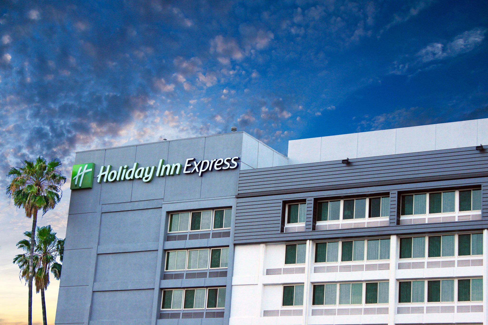 Holiday Inn Express Van Nuys Photo