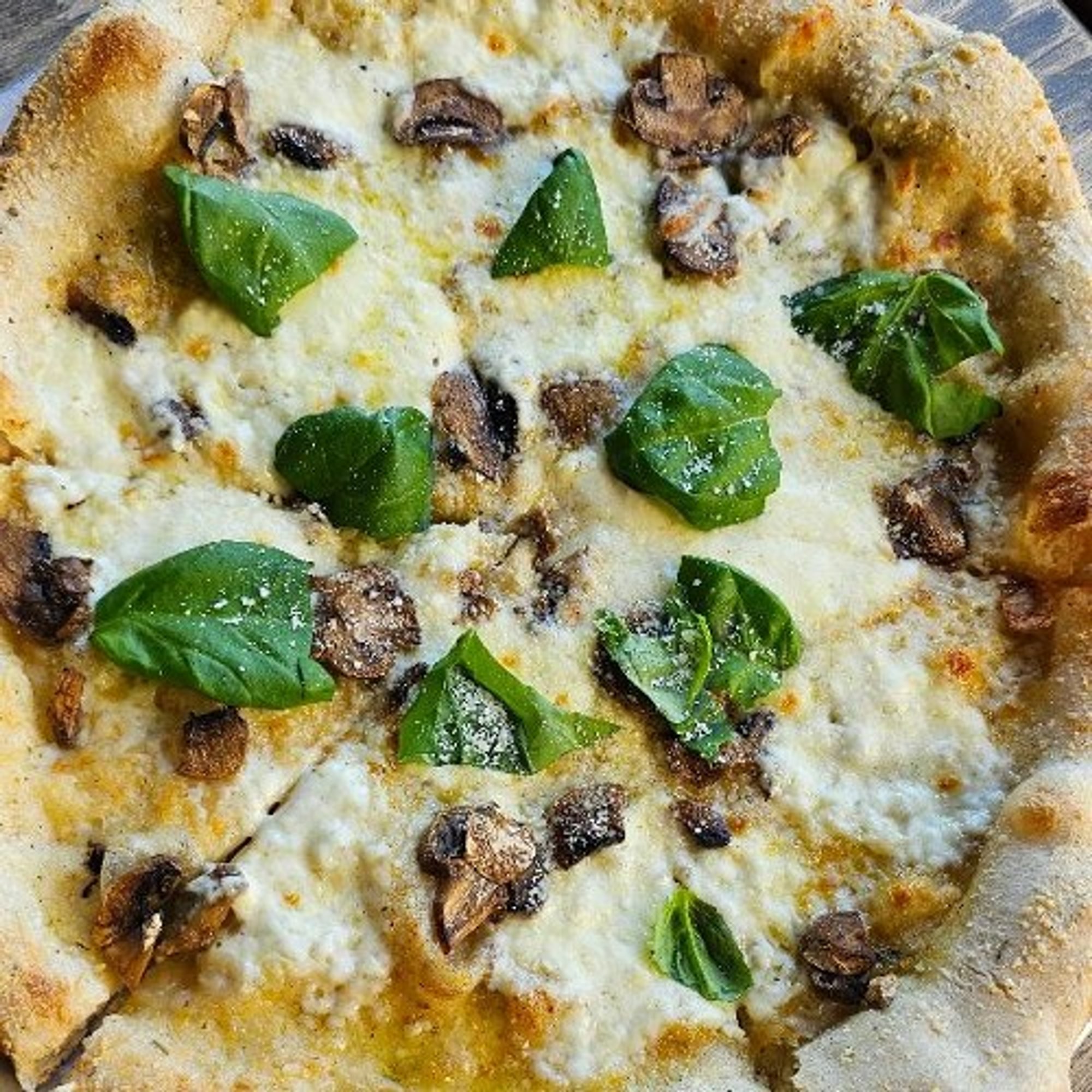 Truffle Classic Pizza (Large)