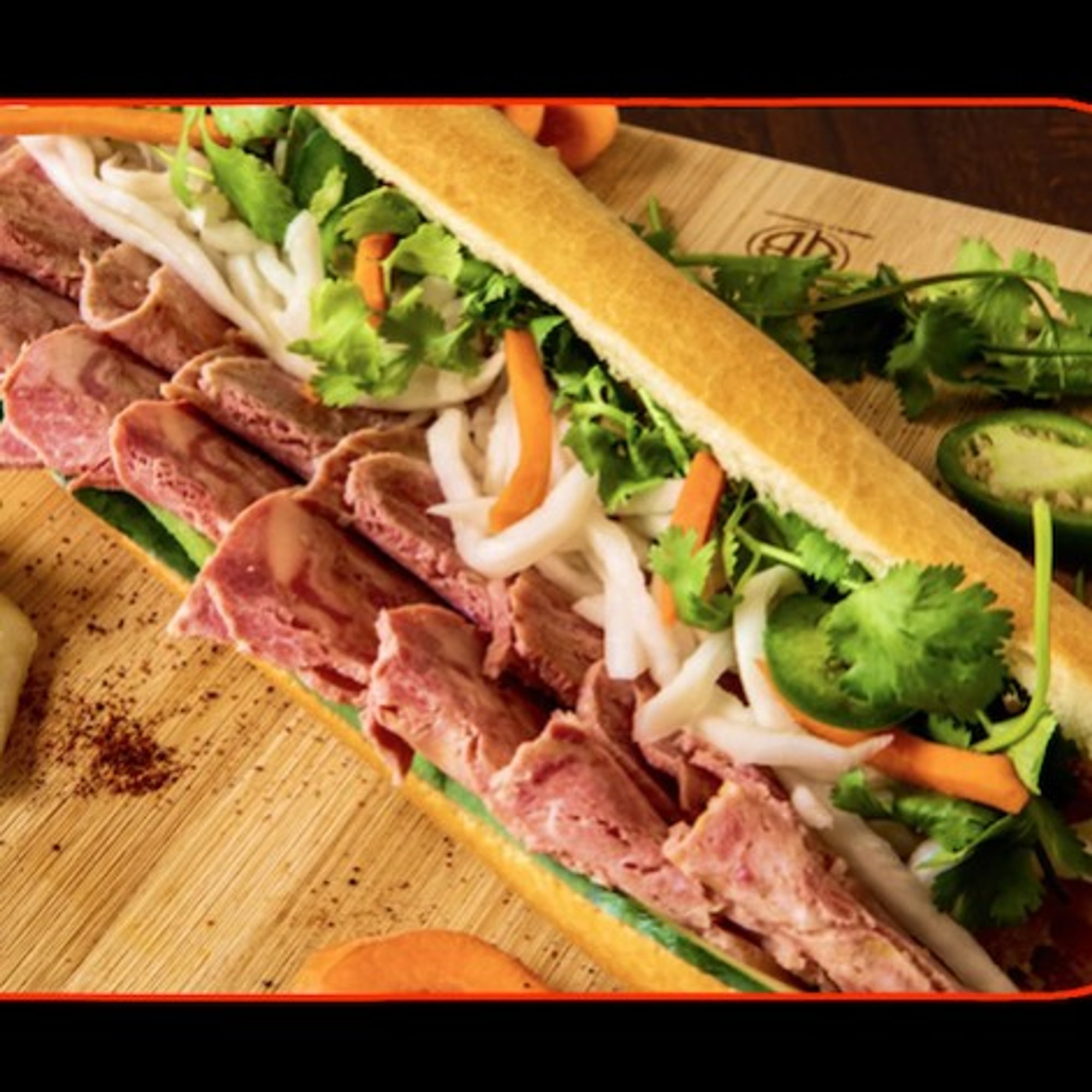B06.BANH MI PATE JAMBON/ BANH MI THIT NGUOI