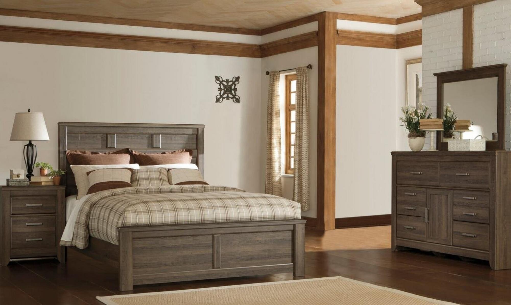 Queen Juararo Bed w/Chest, Nightstand
