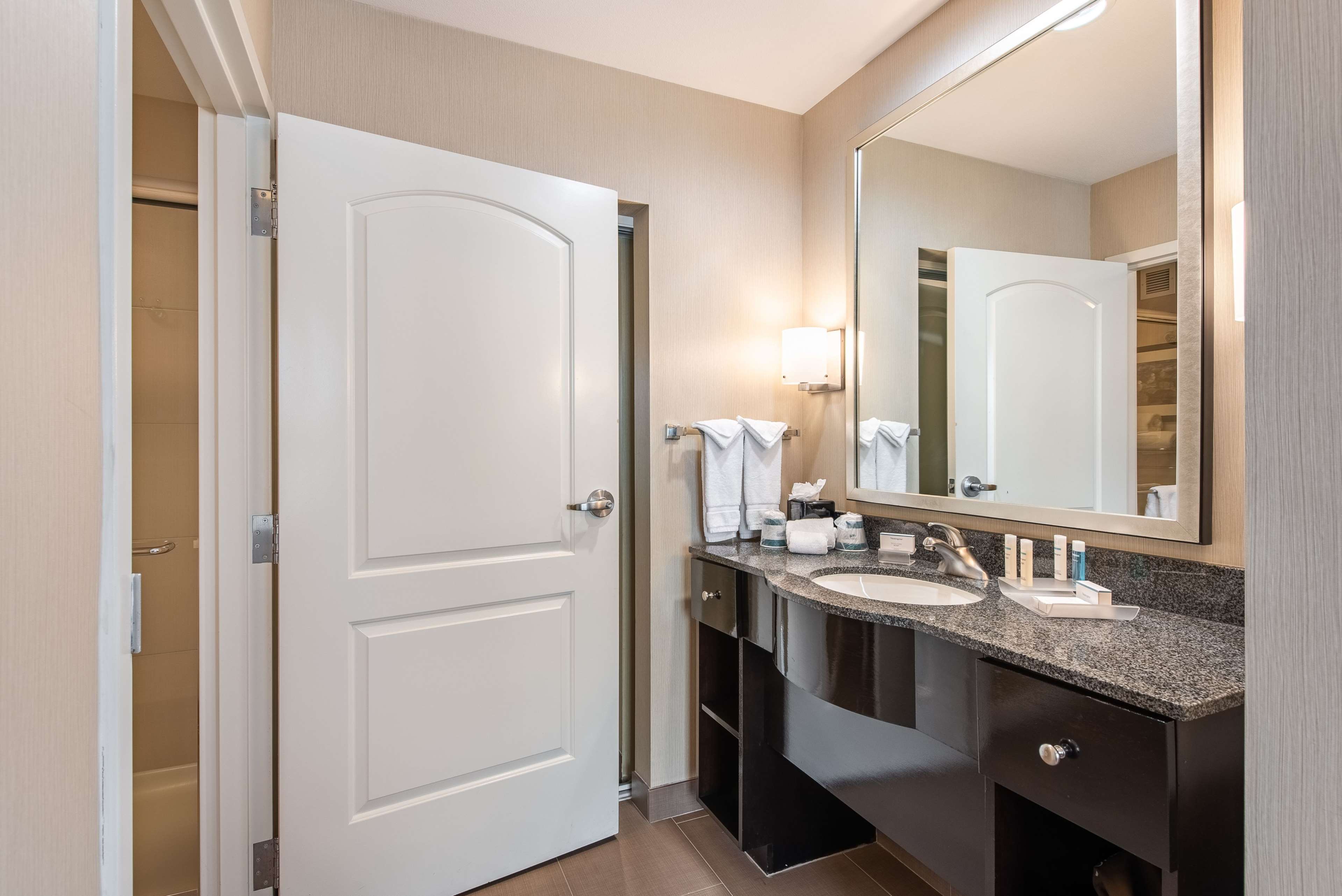 Guest room bath