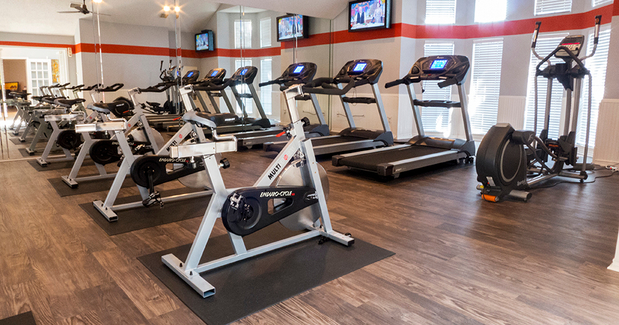 Images Oaks at Greenview Apartments
