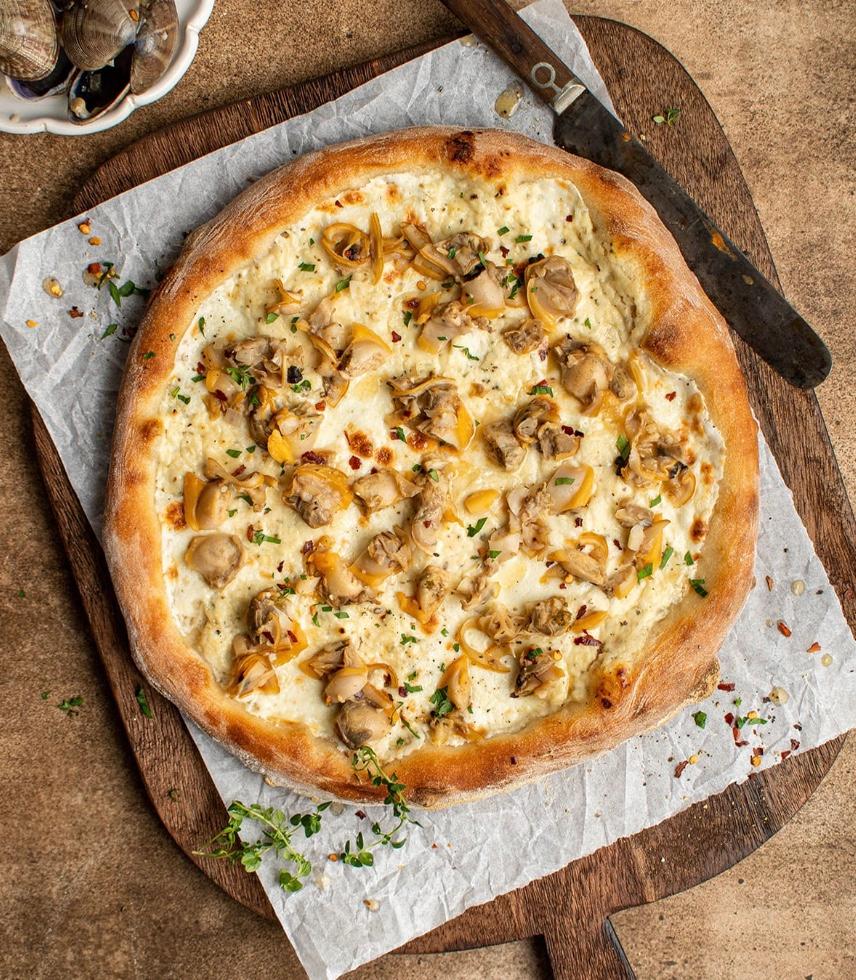 SM WHITE CLAM  W/ ROASTED GARLIC PIZZA