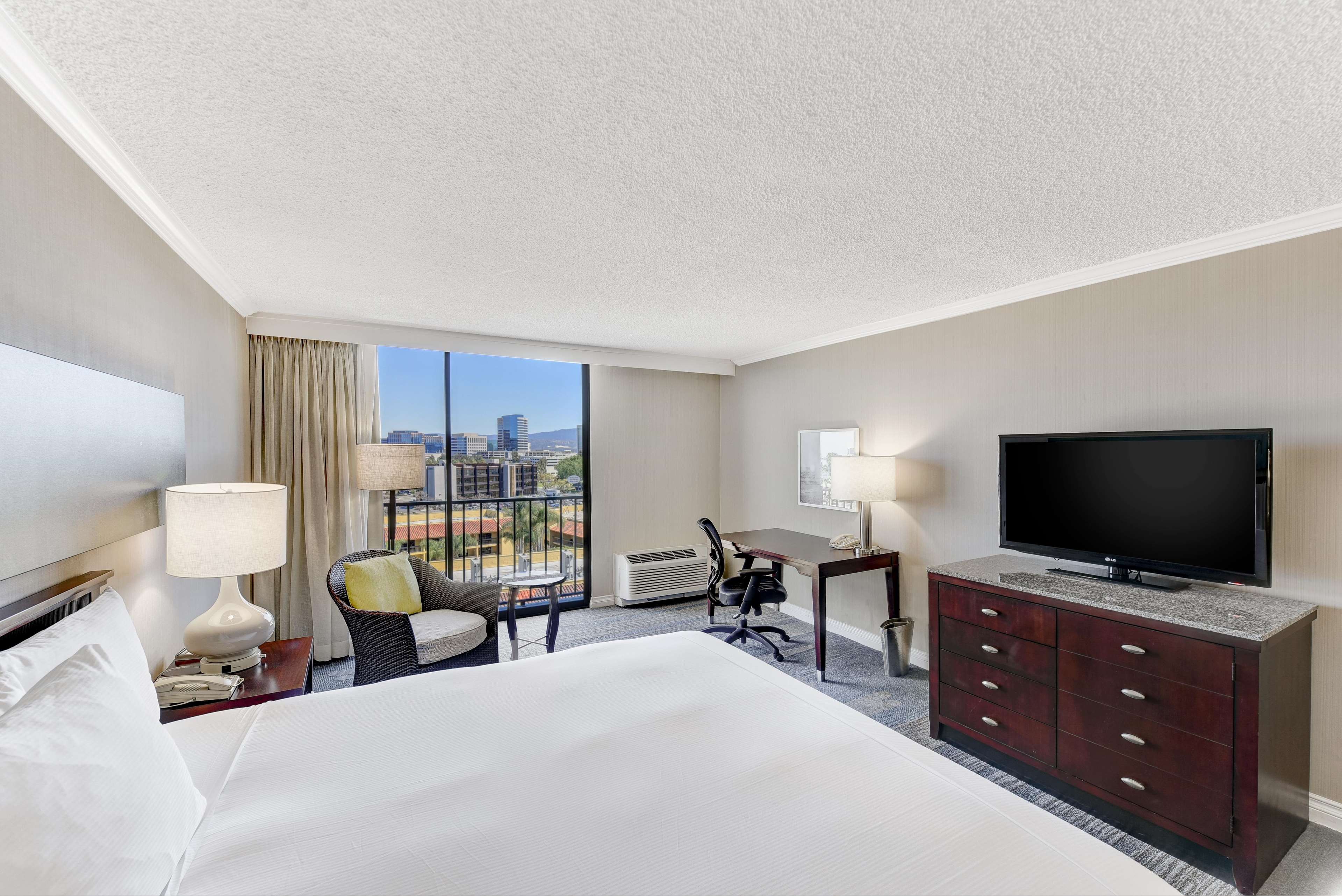 Hilton Irvine-Orange County-Airport Photo