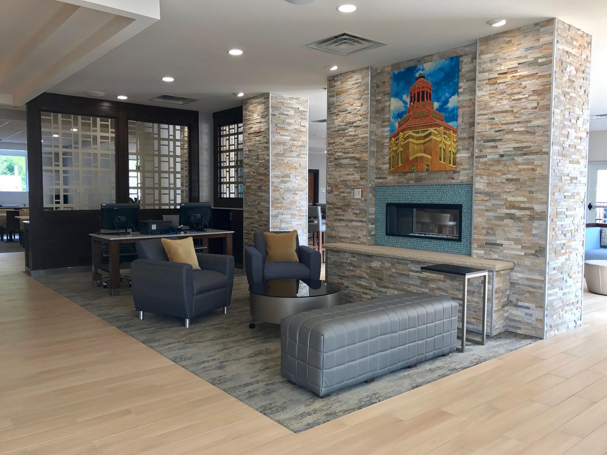 Holiday Inn & Suites Asheville-Biltmore Village Area Photo