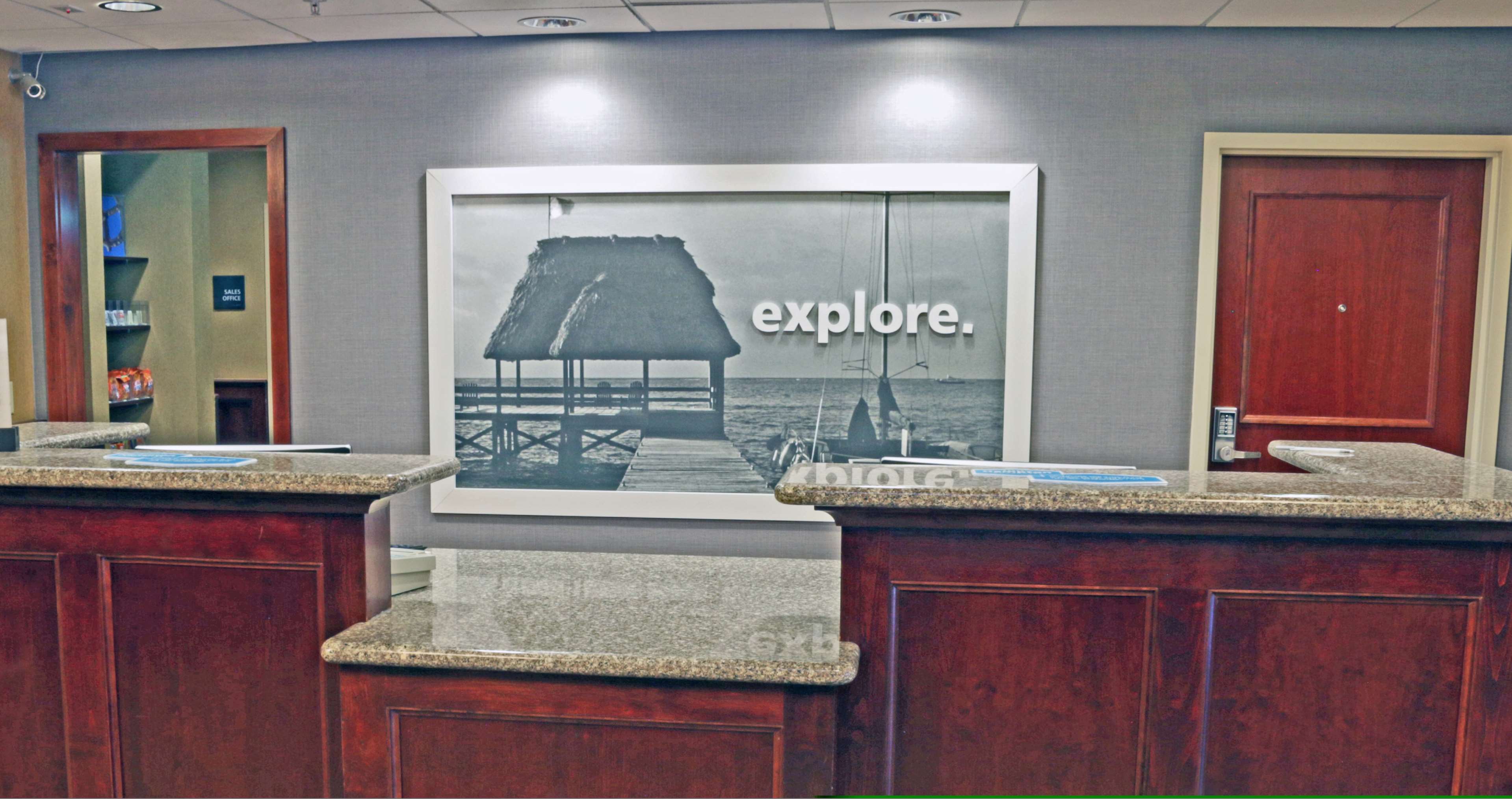 Hampton Inn & Suites Norfolk-Airport Photo