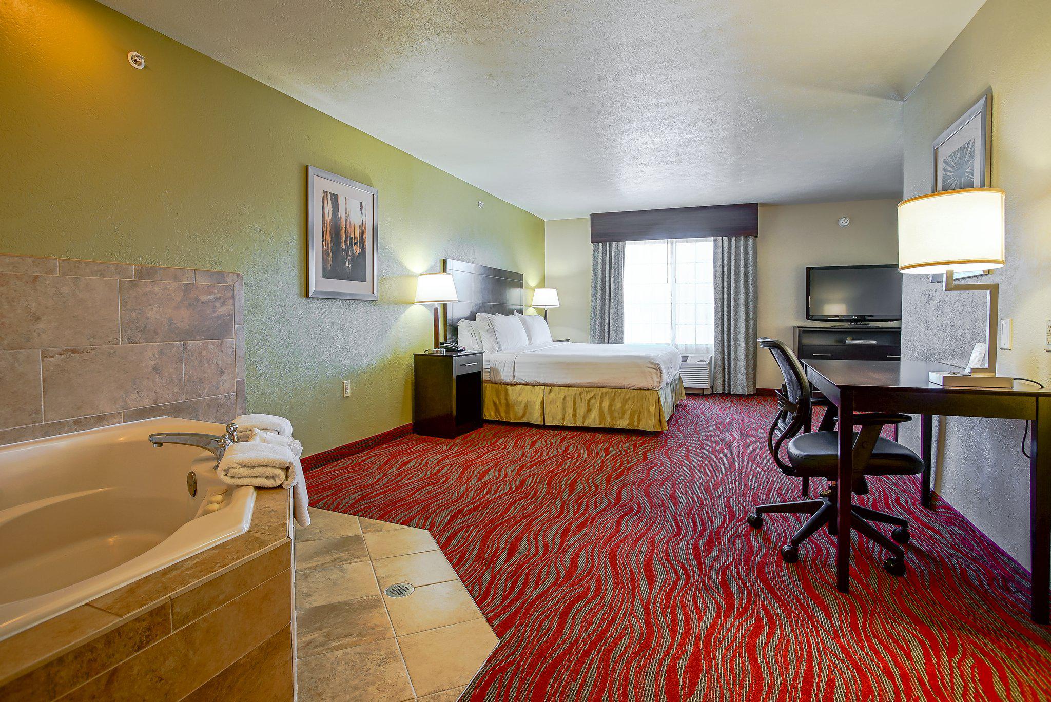 Holiday Inn Express & Suites Indianapolis North - Carmel Photo