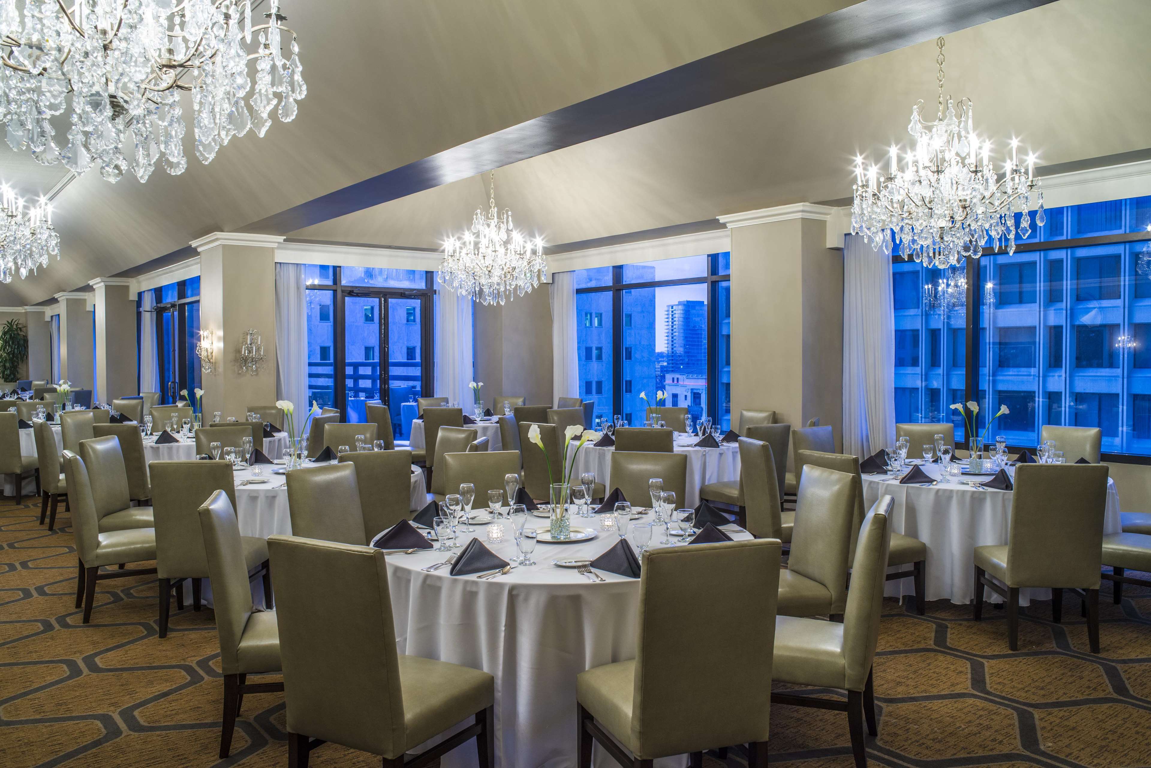 DoubleTree Suites by Hilton Hotel Columbus Downtown Photo