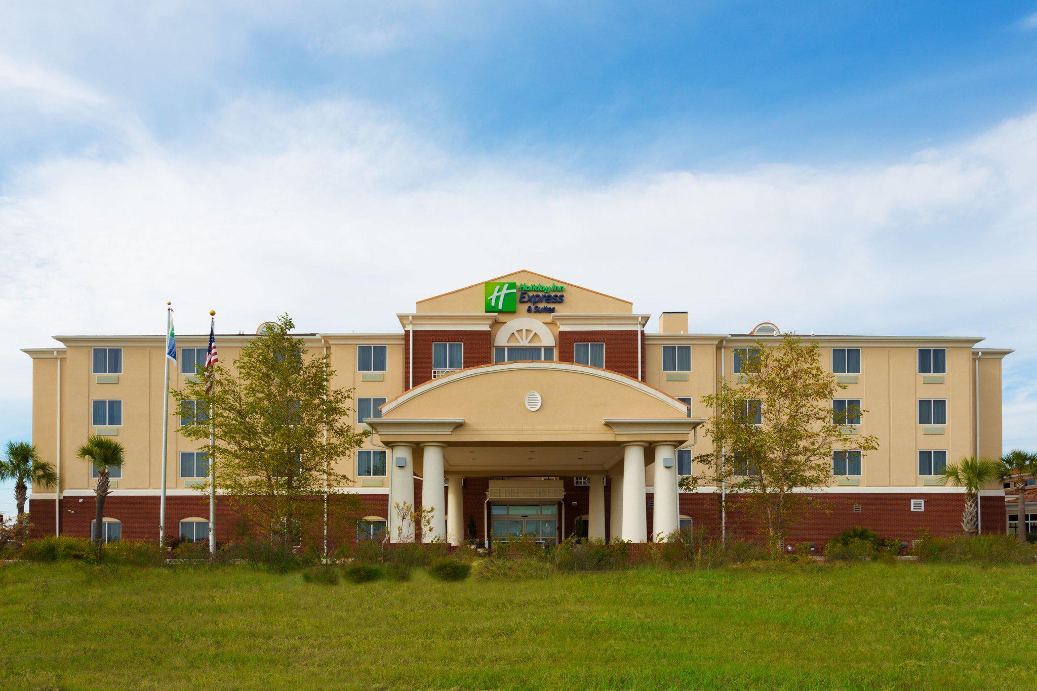 Holiday Inn Express & Suites Moultrie Photo