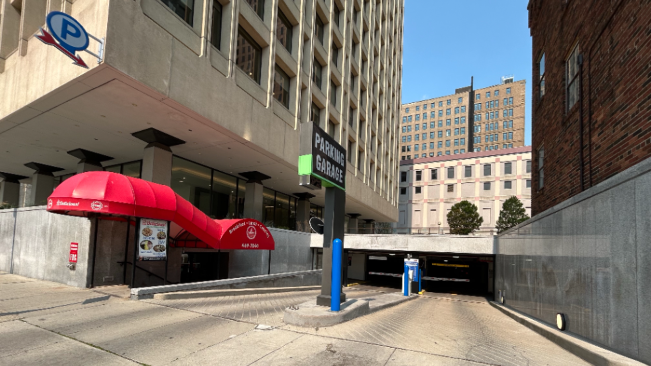 LAZ Parking - 37 W Broad St Garage