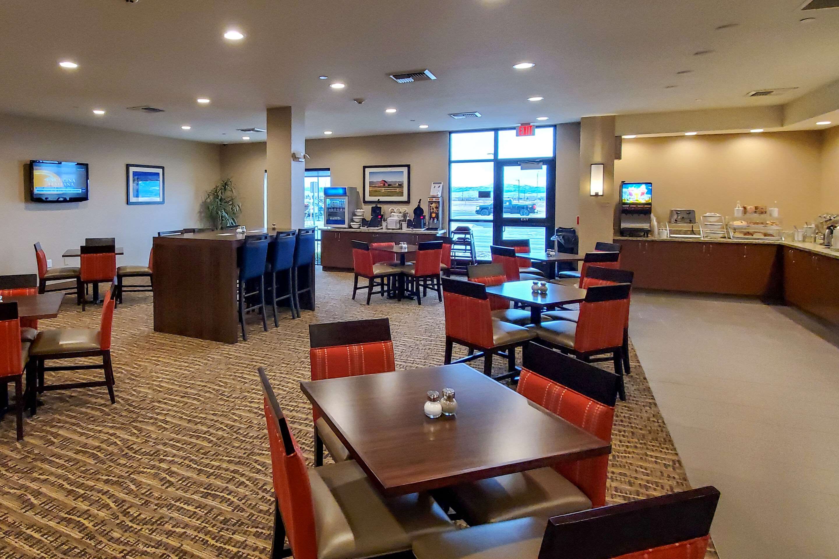 Comfort Suites Airport Photo