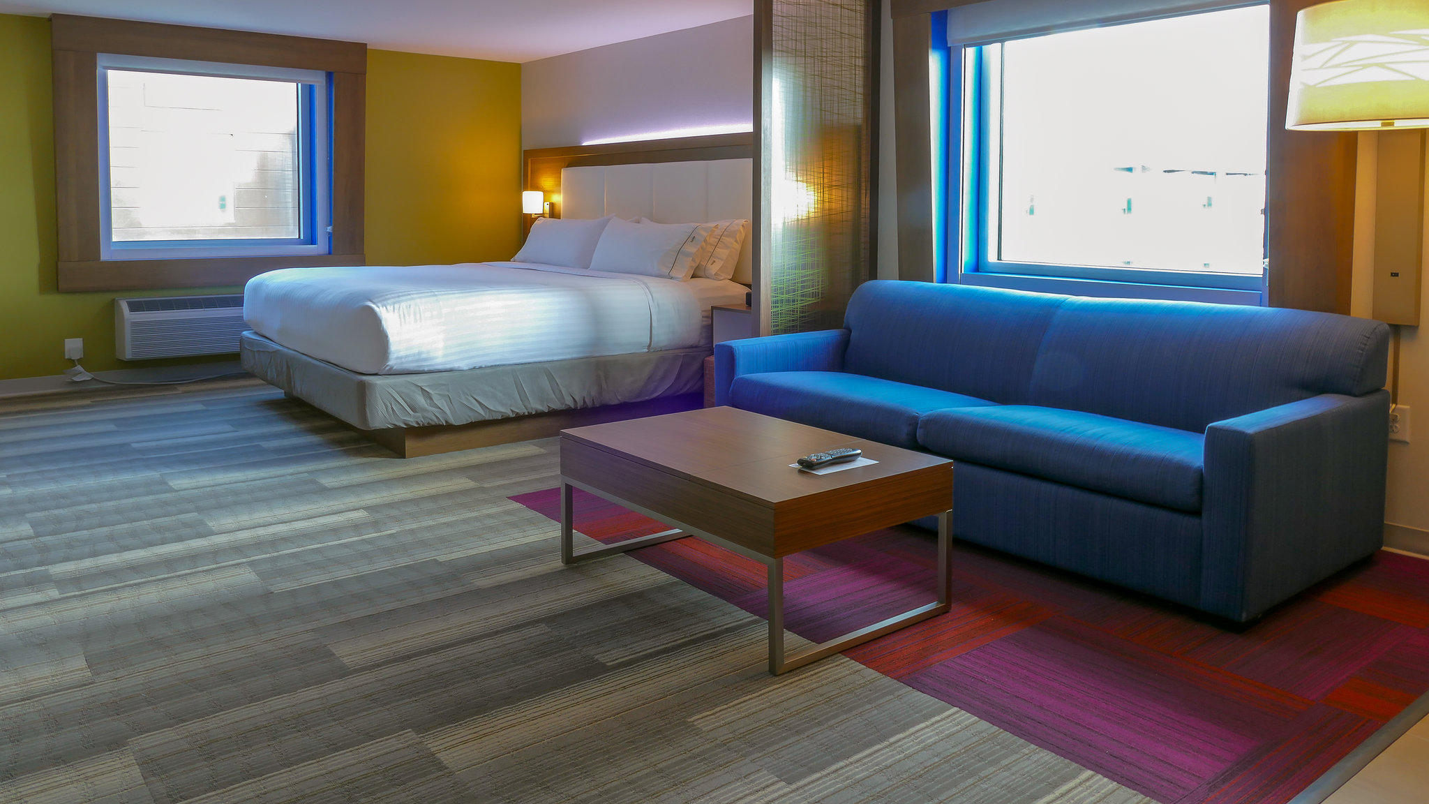 Holiday Inn Express & Suites Miami Airport East Photo