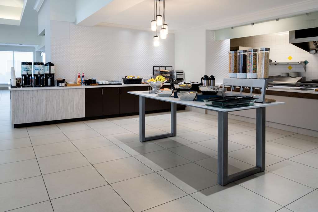 Hilton Garden Inn Roseville Image