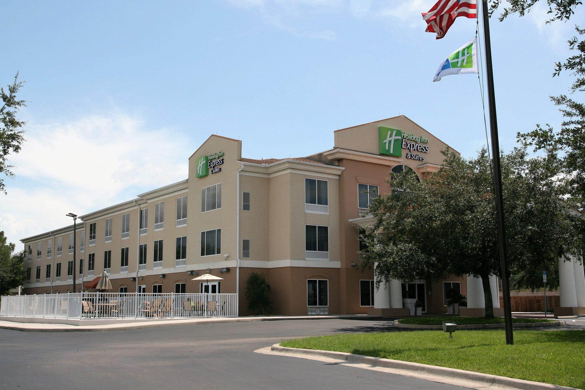 Holiday Inn Express & Suites Brooksville West Photo
