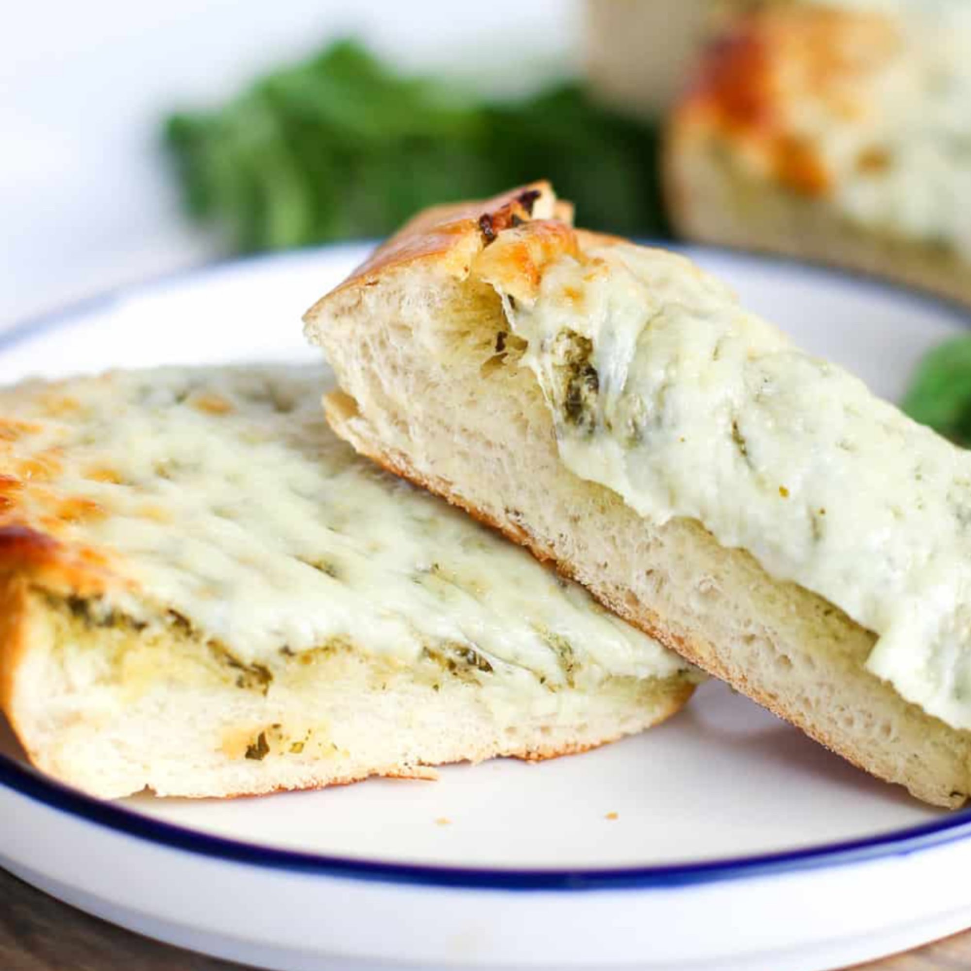 Pesto cheese bread