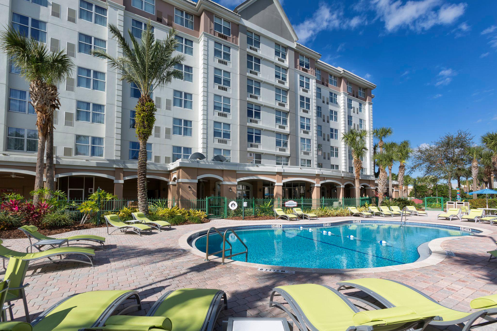 Holiday Inn Express & Suites S Lake Buena Vista Photo