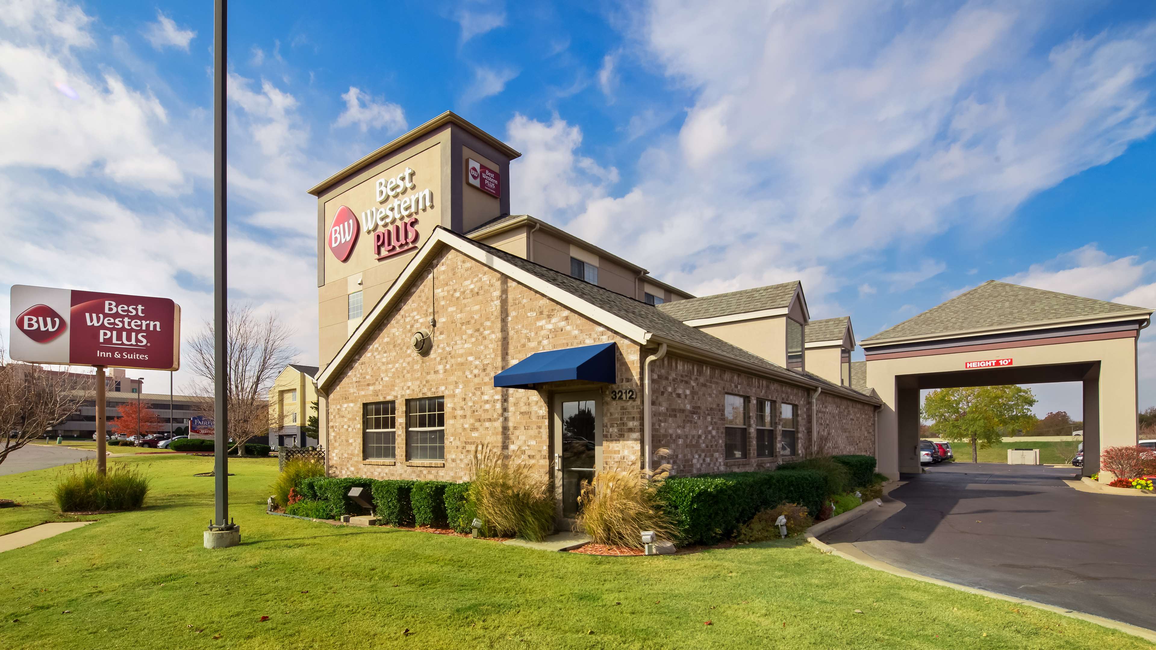 Best Western Plus Tulsa Inn & Suites Photo