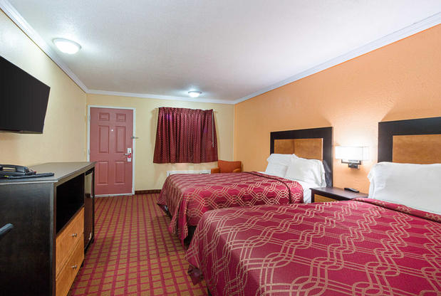 Images Rodeway Inn West Dodge