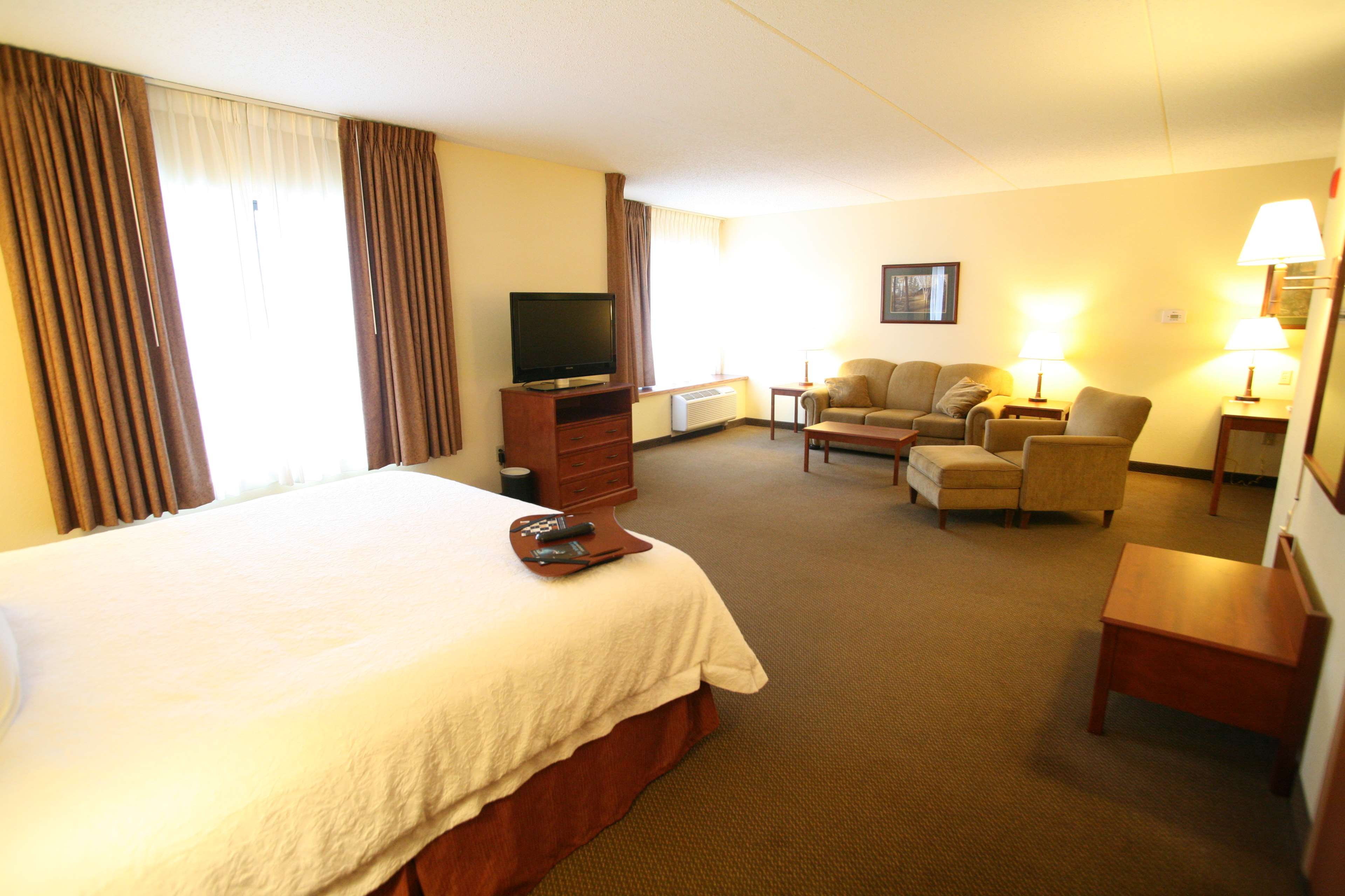 Hampton Inn & Suites Bemidji Photo