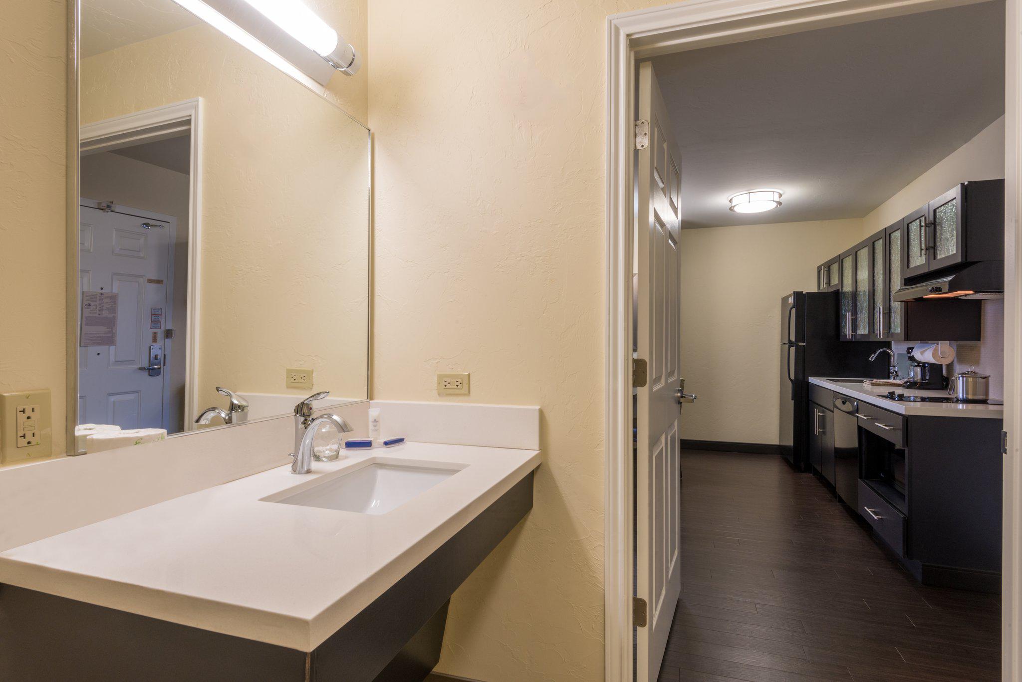 Candlewood Suites Midwest City Photo