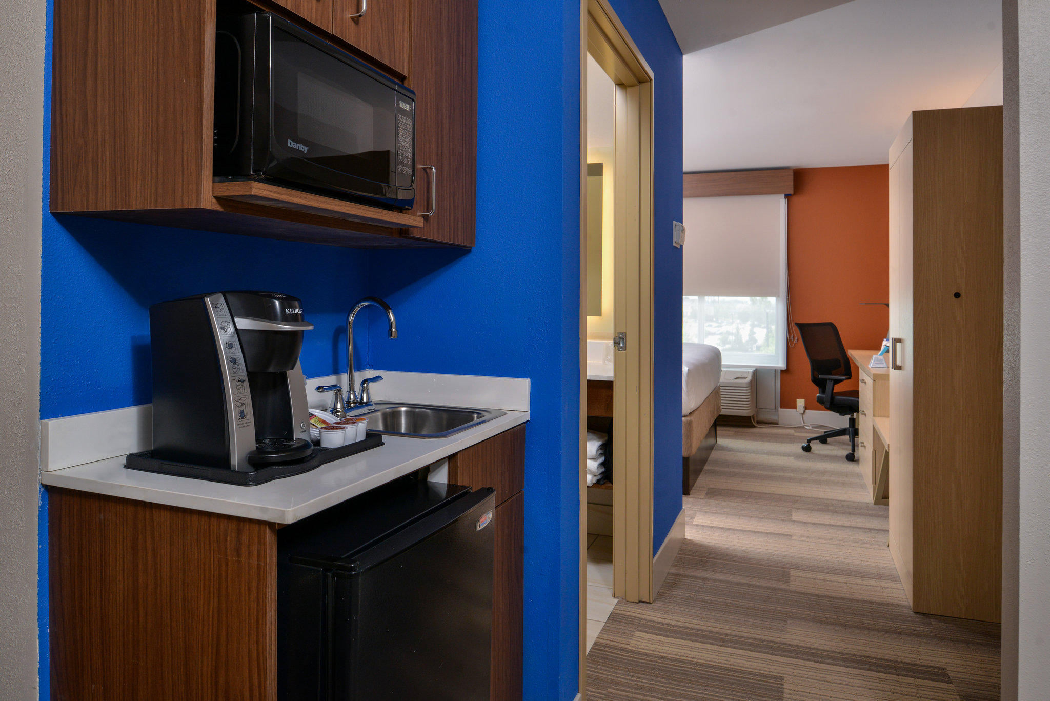 Holiday Inn Express & Suites Cincinnati - Mason Photo