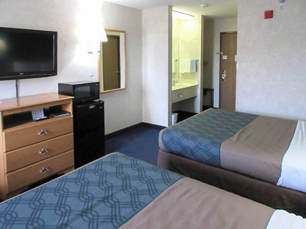 Images Econo Lodge Inn & Suites Lake Of The Ozarks