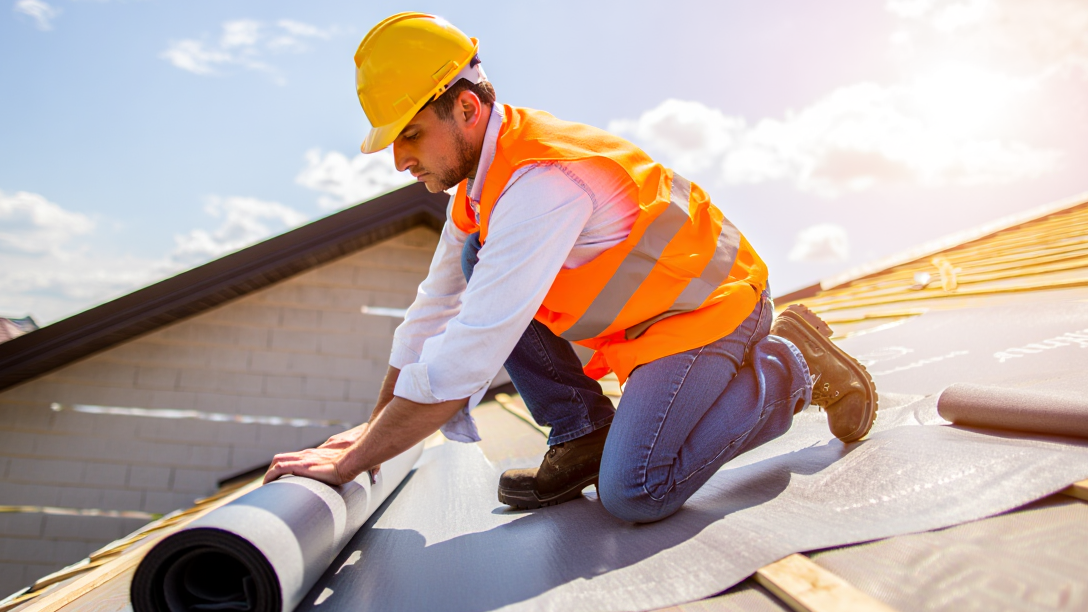 Deluxe Roof Repair Logo