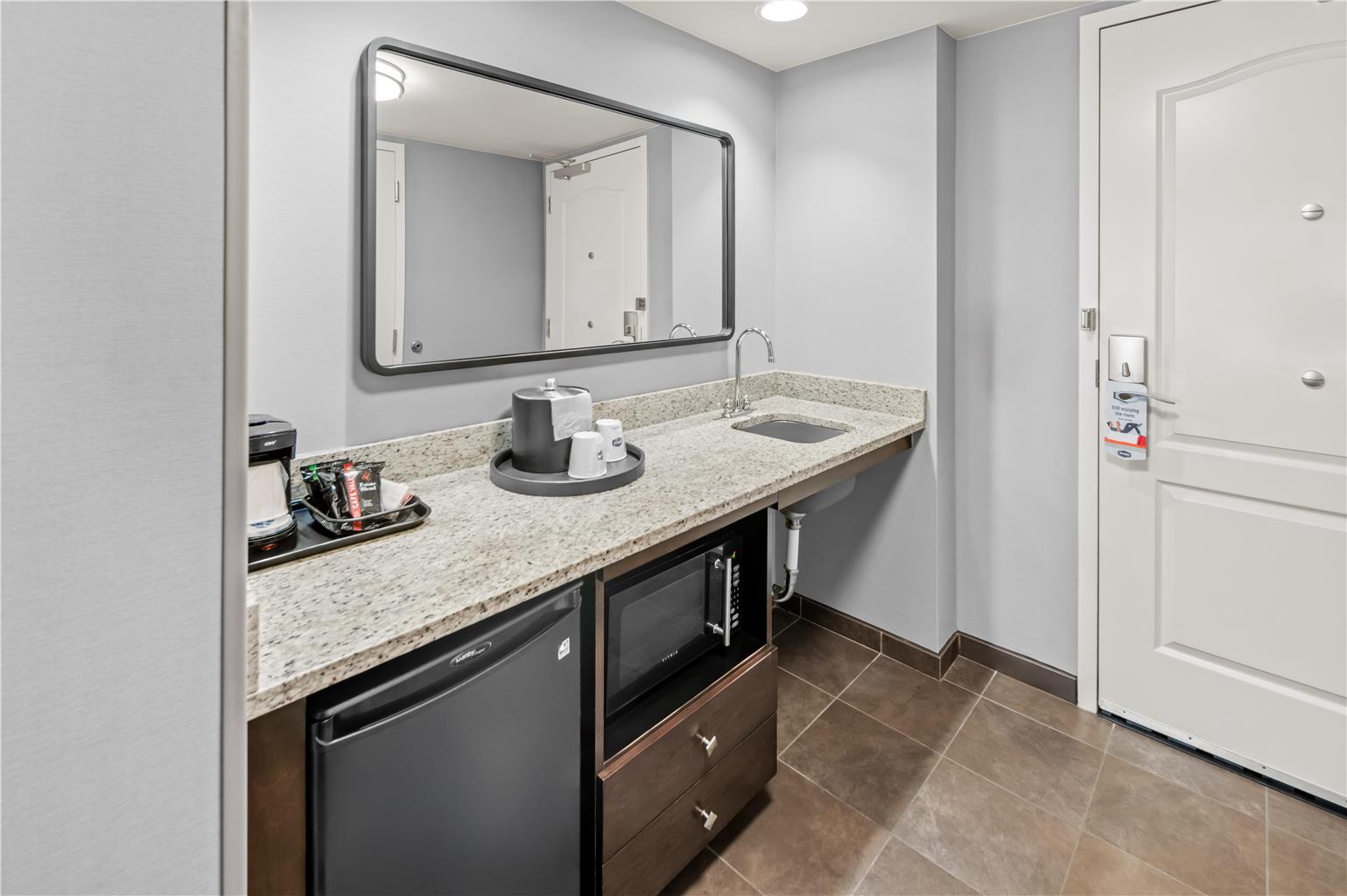 Hampton Inn & Suites Camp Springs/Andrews AFB Image