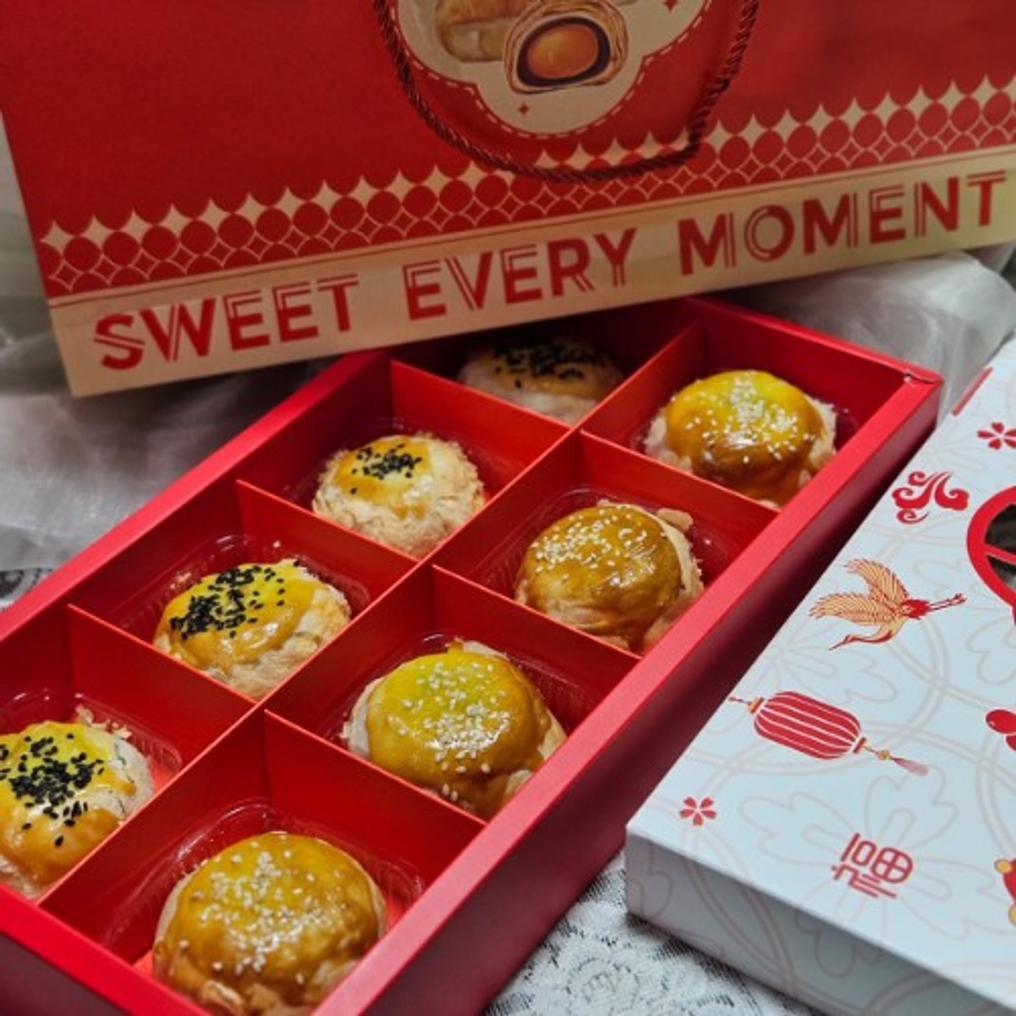 Pastry Gift Box Gift Set - Box of Eight (混合酥酥礼盒 八粒装)