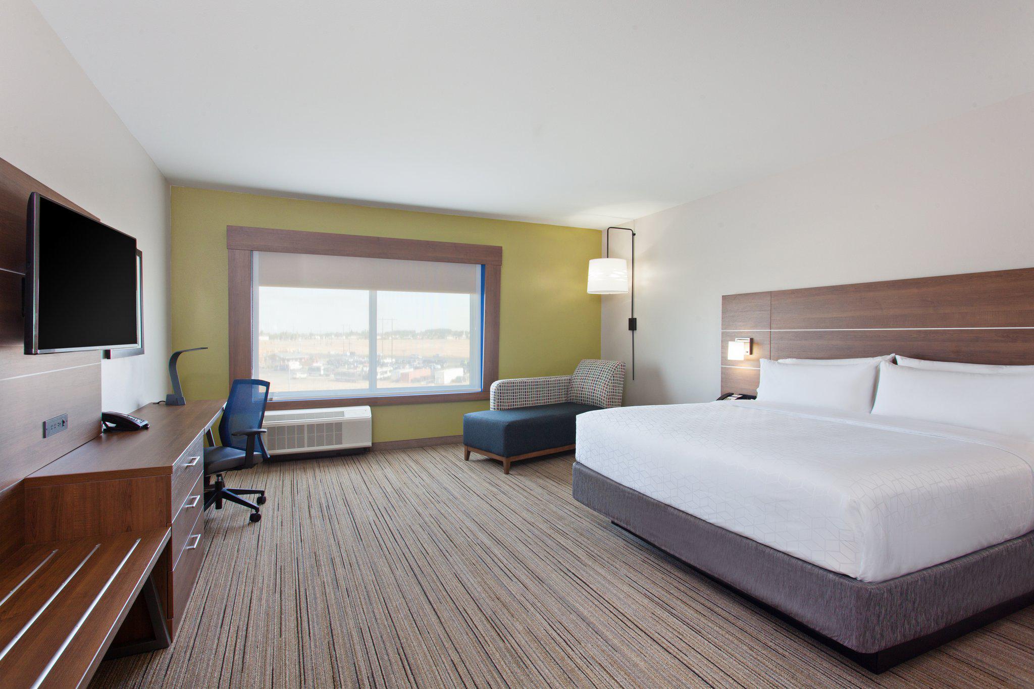 Holiday Inn Express & Suites Moses Lake Photo