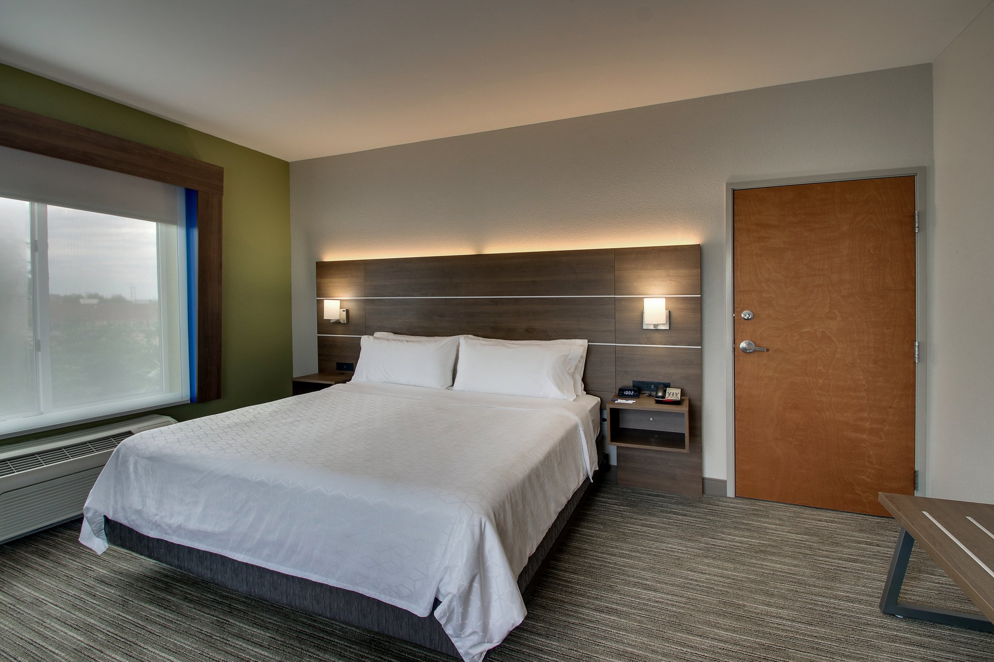 Holiday Inn Express & Suites Chicago North-Waukegan-Gurnee by IHG Image