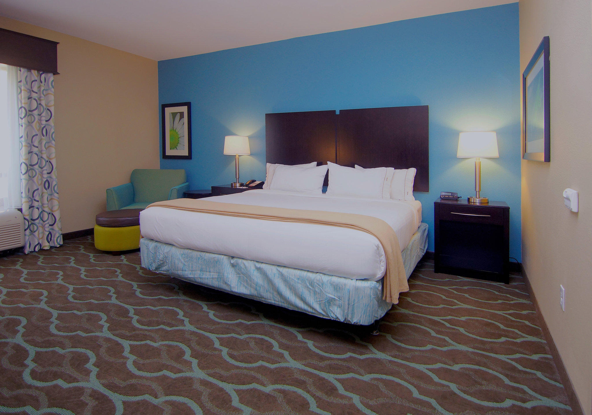 Holiday Inn Express & Suites Cuero Photo