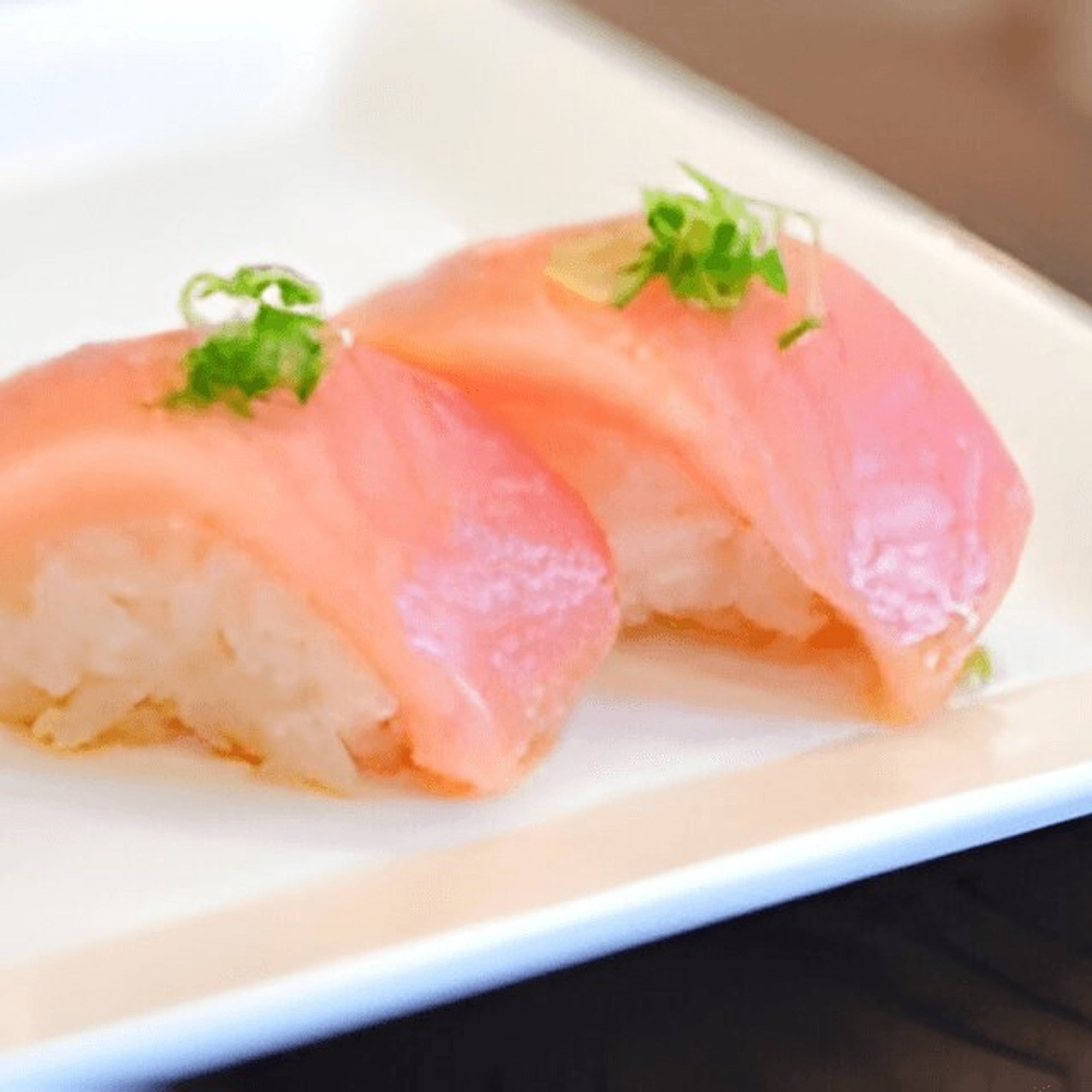 Yellowtail / Hamachi Sushi (2pcs)