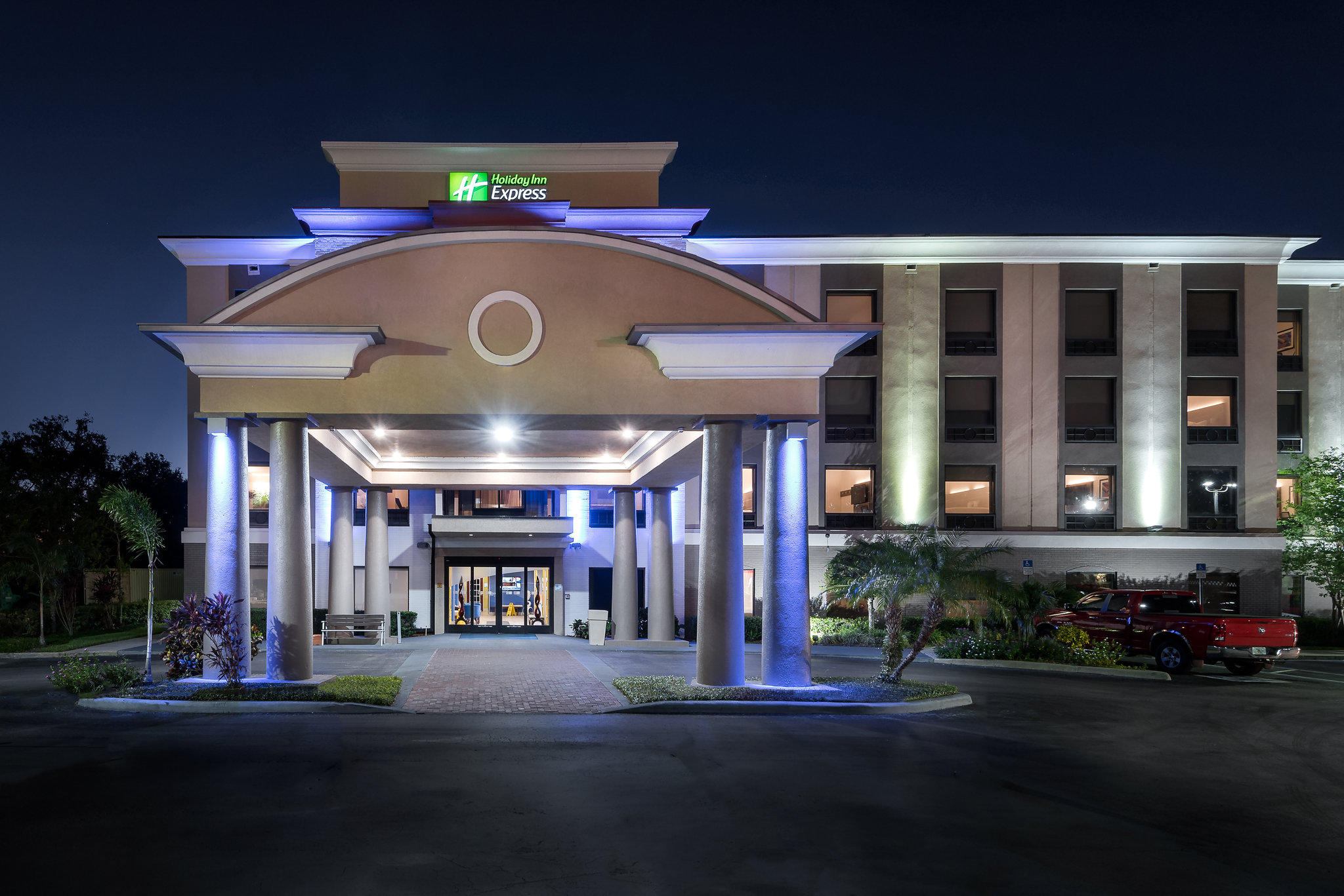 Holiday Inn Express & Suites Bartow Photo