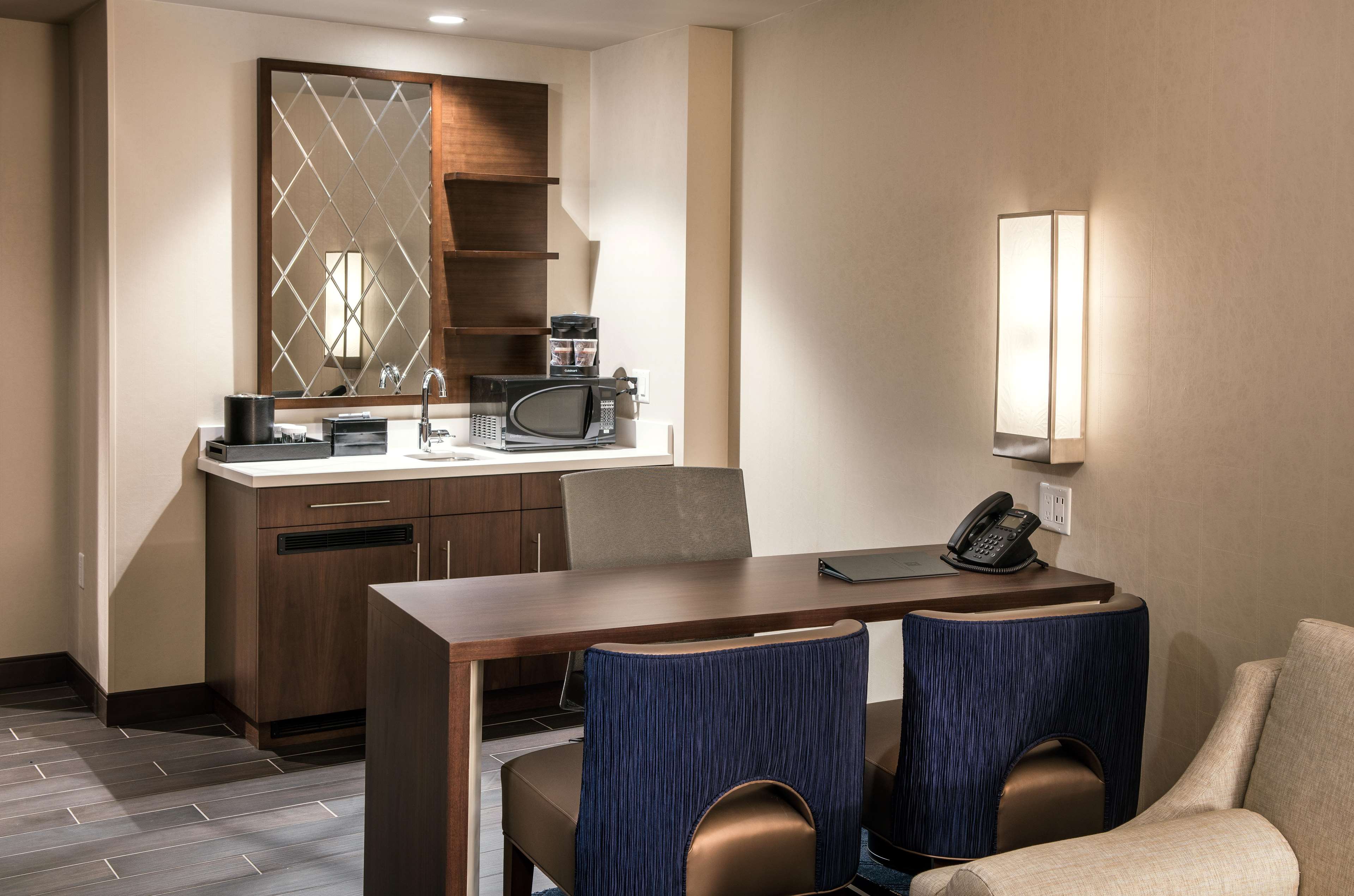 Embassy Suites by Hilton Seattle Downtown Pioneer Square Photo