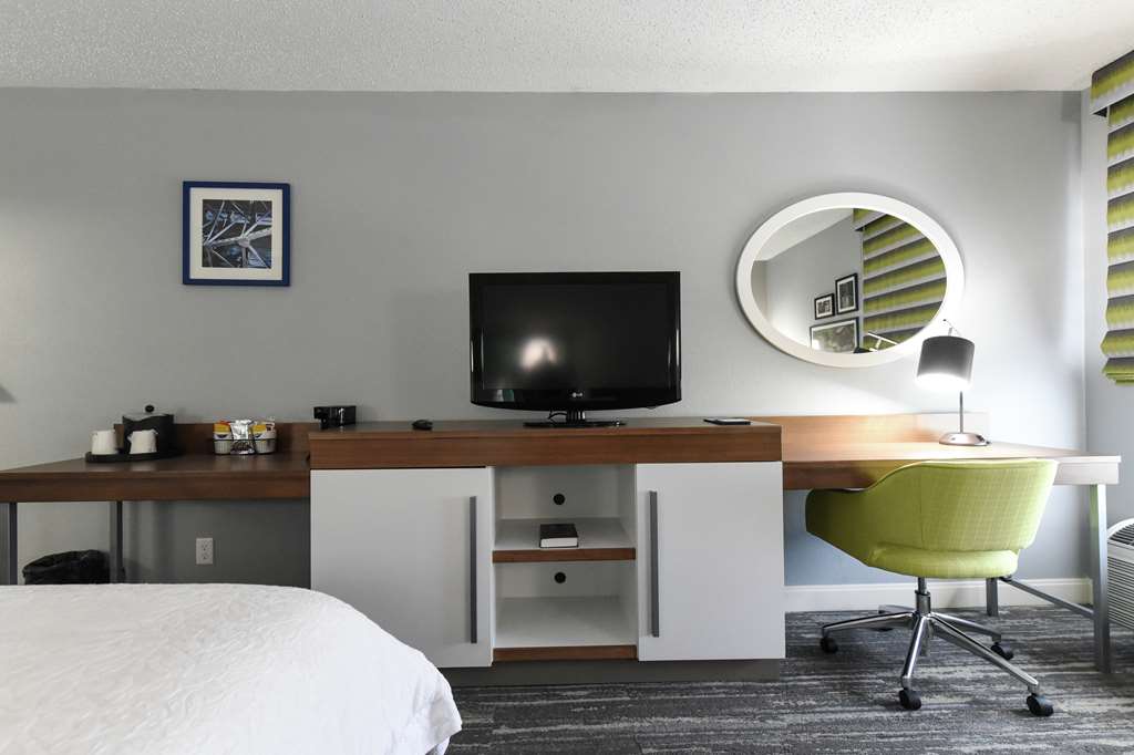 Hampton Inn Youngstown-North Image