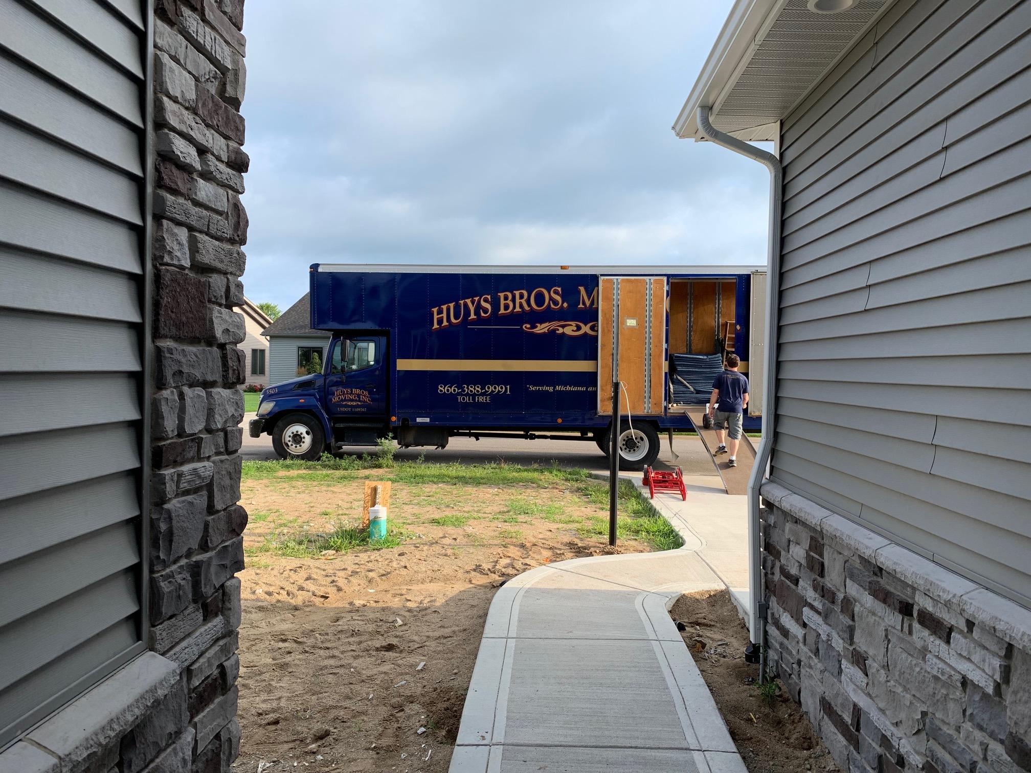 Huys Bros. Moving, INC. Image