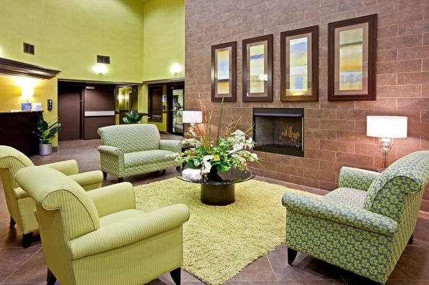 Images Holiday Inn Express & Suites Madison