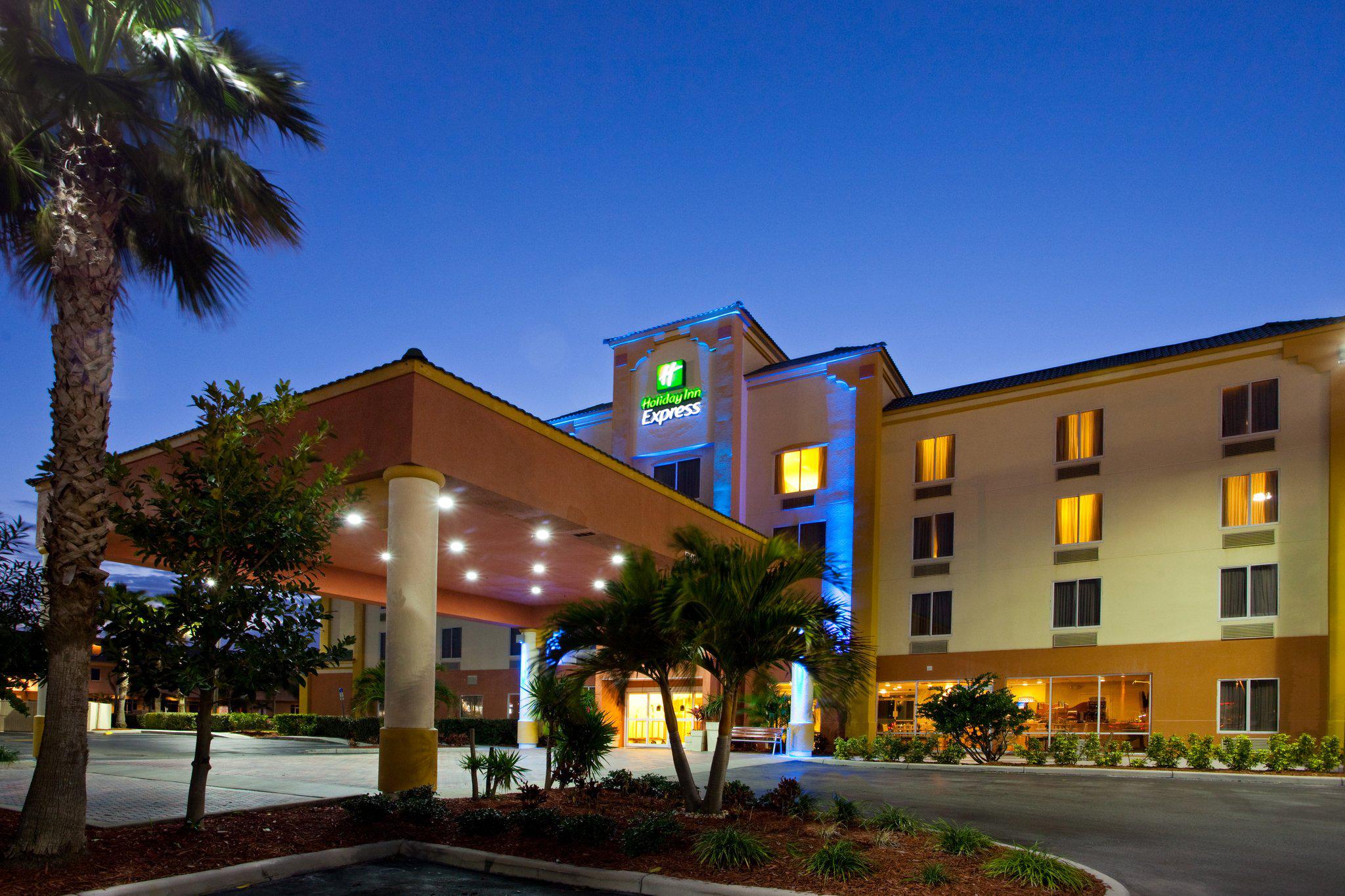 Holiday Inn Express & Suites Cocoa Beach Photo