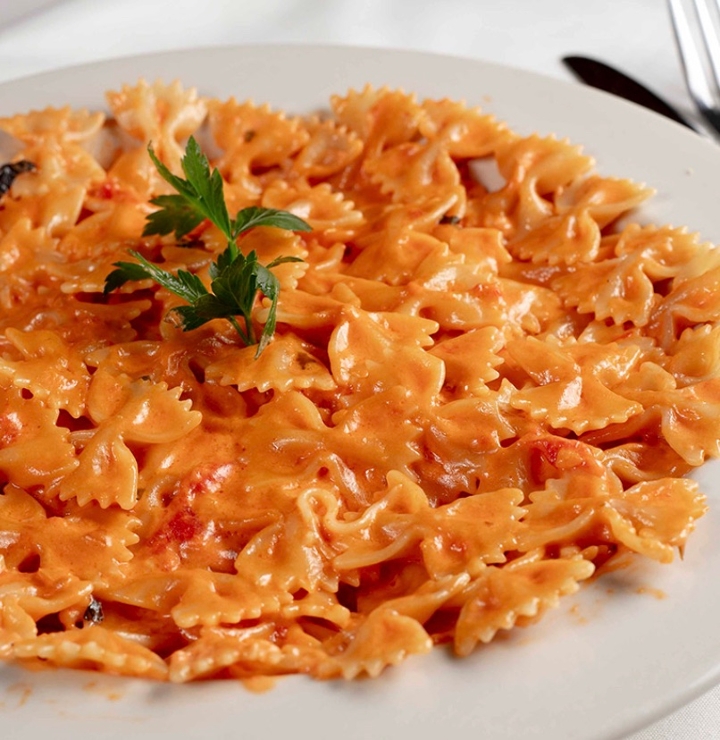 FARFALLE (BOW TIE PASTA) VODKA SAUCE