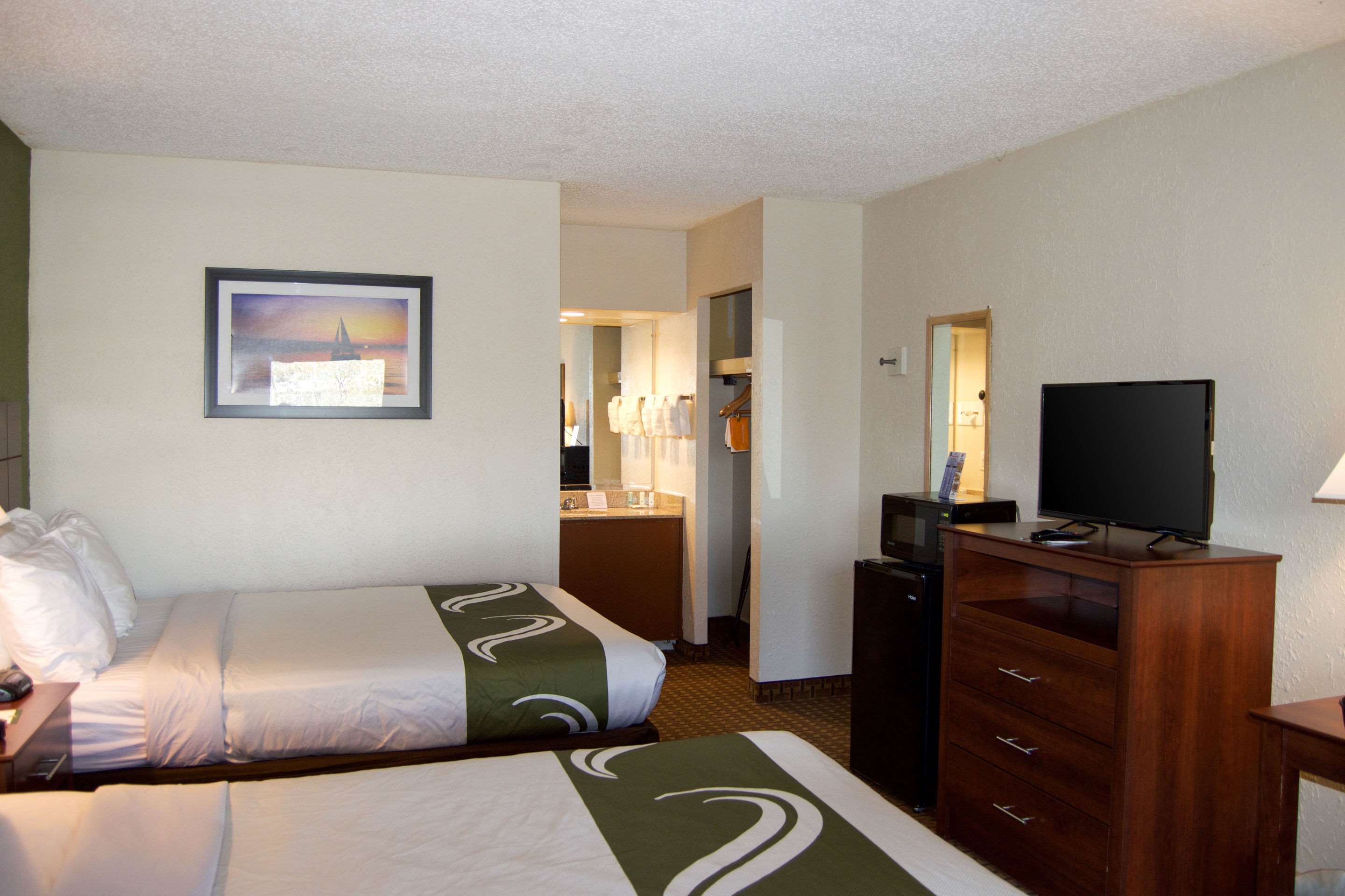 Quality Inn & Suites St. Petersburg - Clearwater Airport Photo