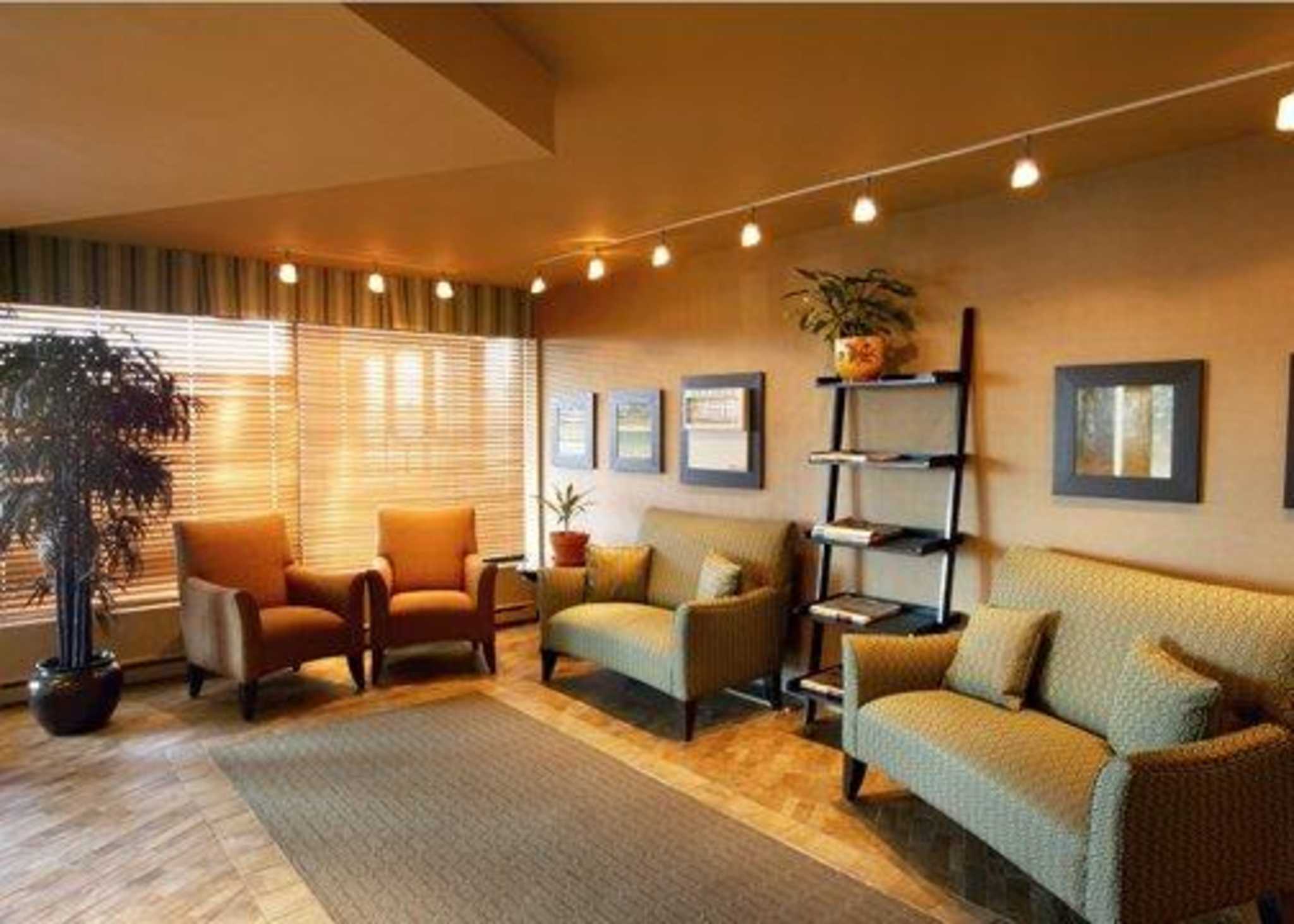 Images Quality Inn & Suites P.E. Trudeau Airport