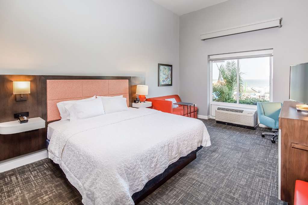 Hampton Inn Pensacola Beach Image