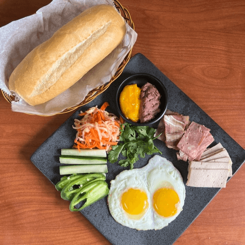 6. Le Sunny-Side Up Egg Platter | Ốp La