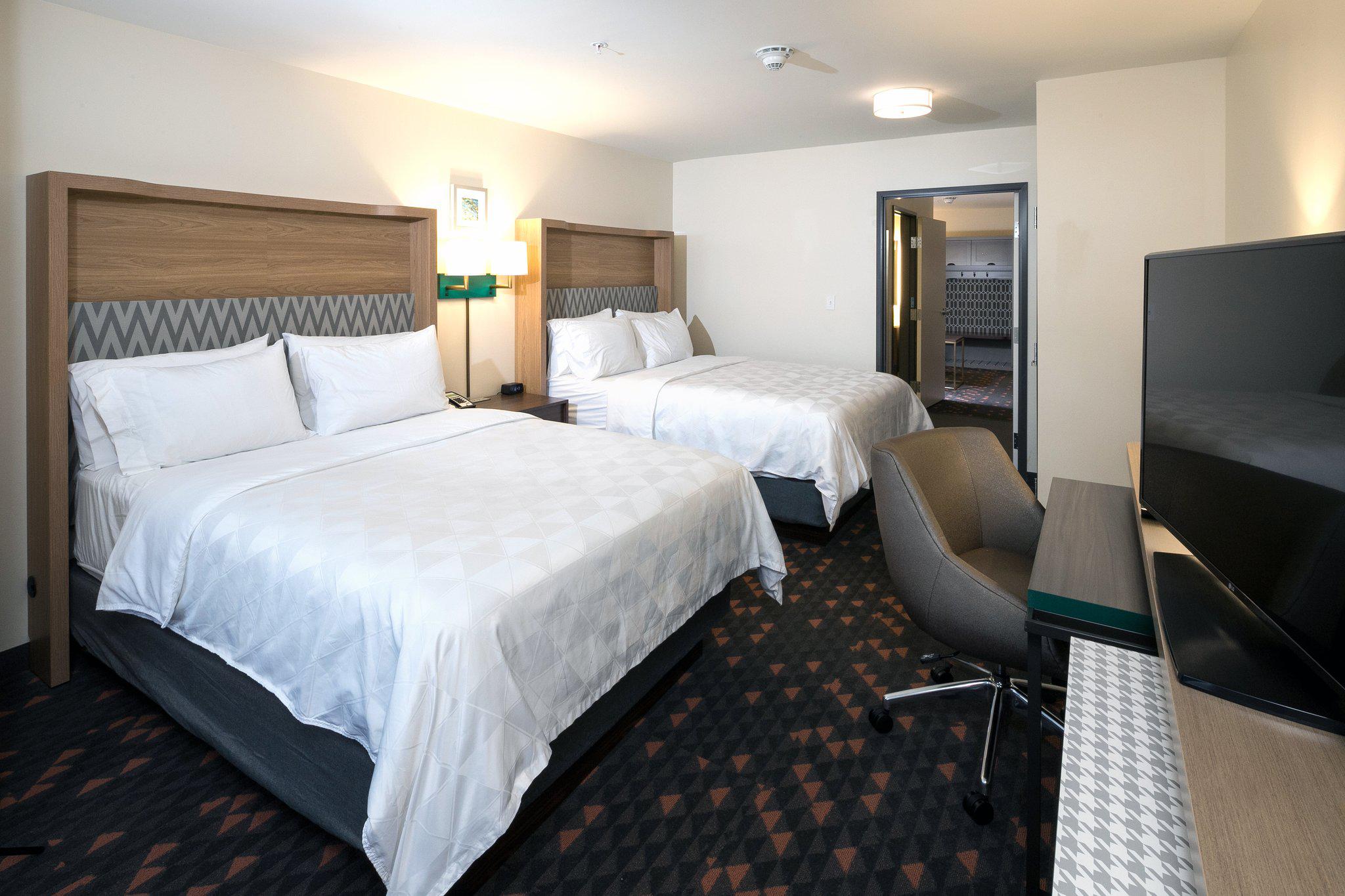 Holiday Inn & Suites Kalamazoo West Photo
