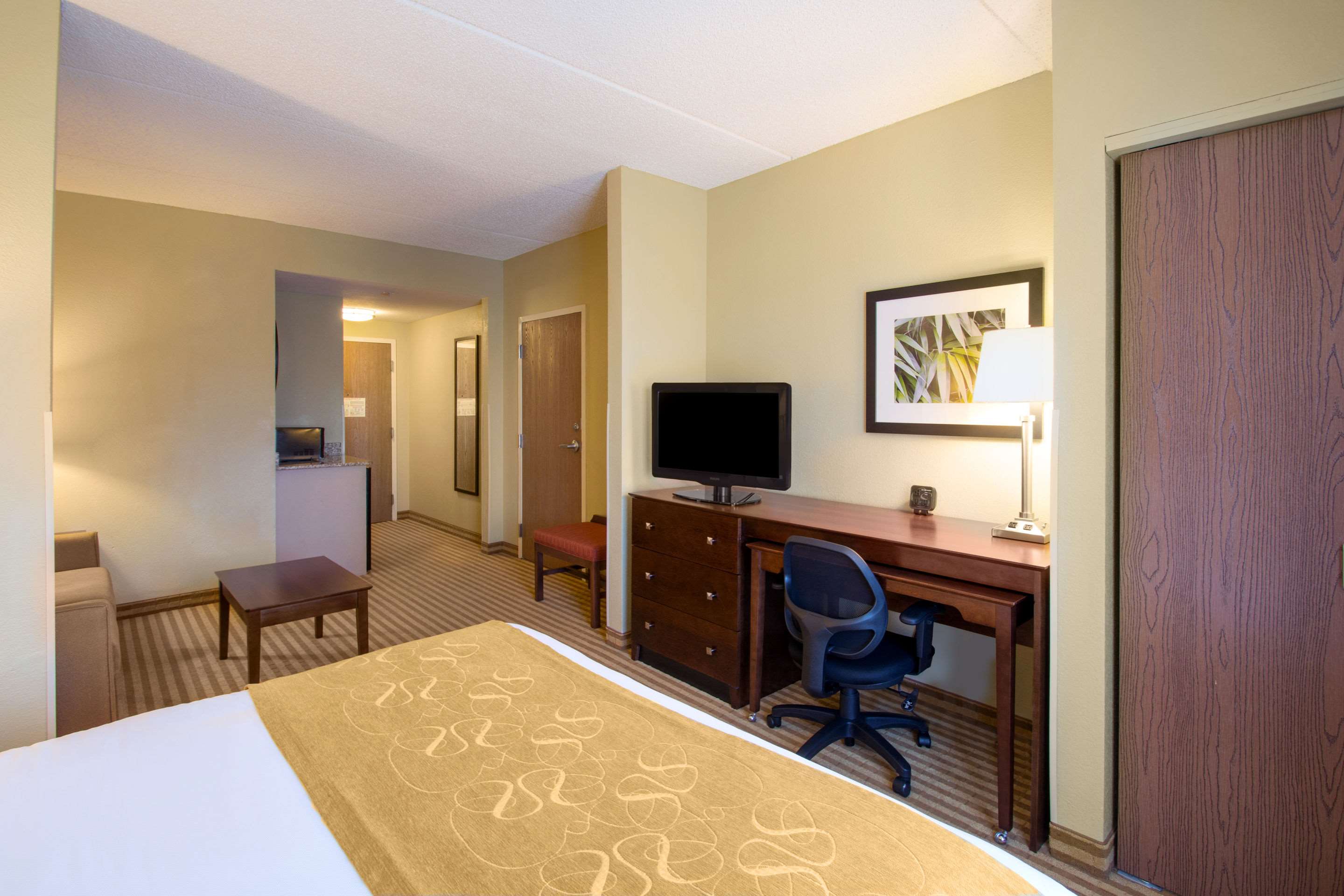 Comfort Suites Near Universal Orlando Resort Photo