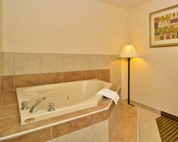 Images Quality Inn & Suites