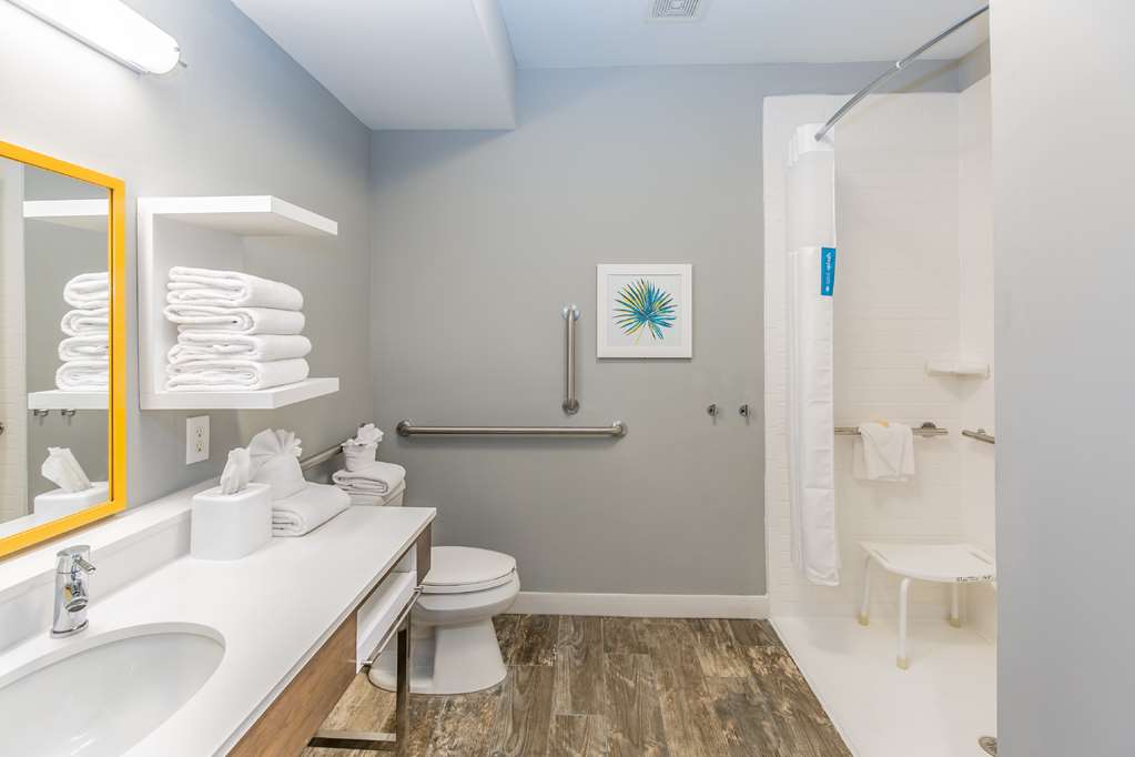 Hampton Inn Pensacola Beach Image