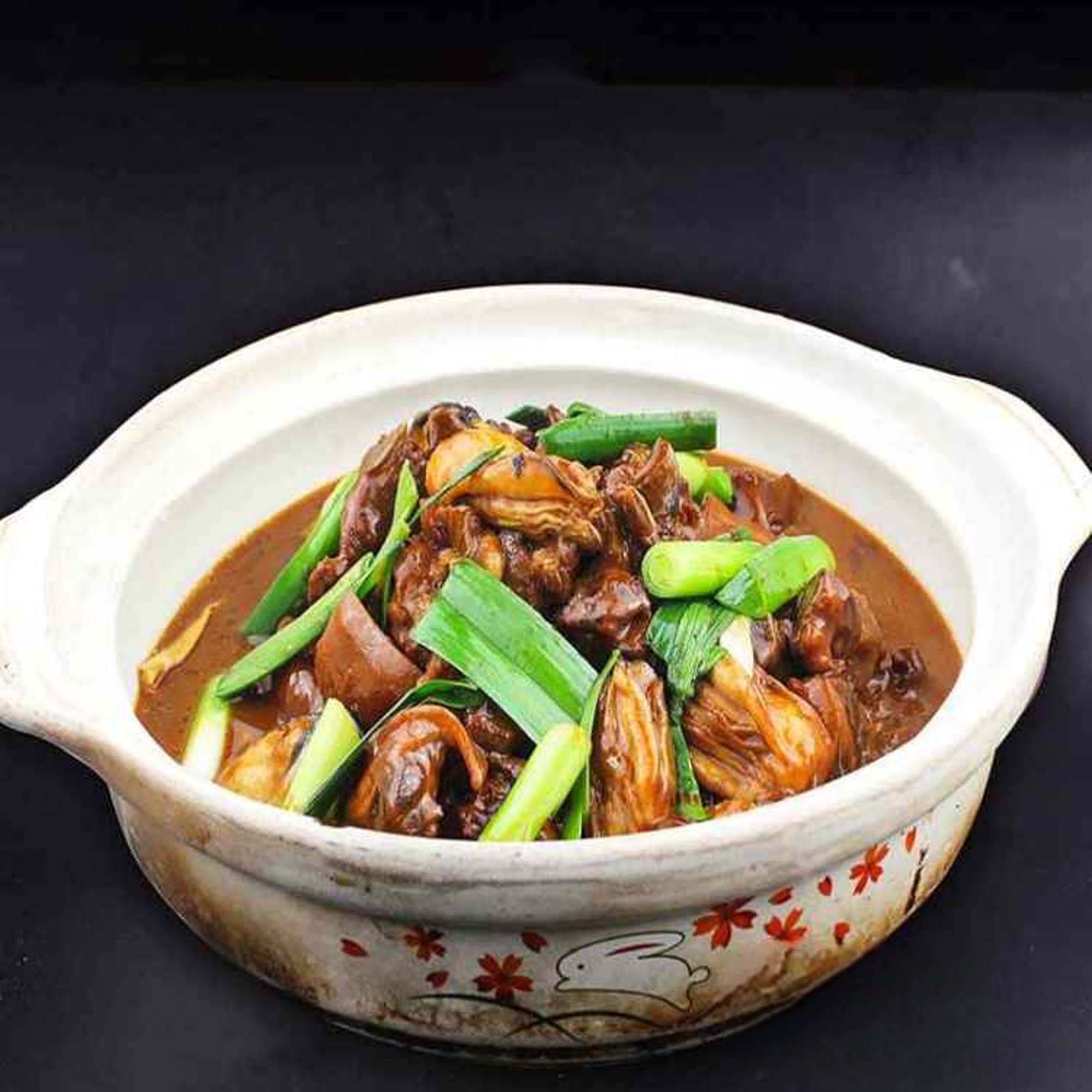 HP5. 火腩生蠔煲/Jumbo Oyster w. Crispy Pork Bellies Casserole