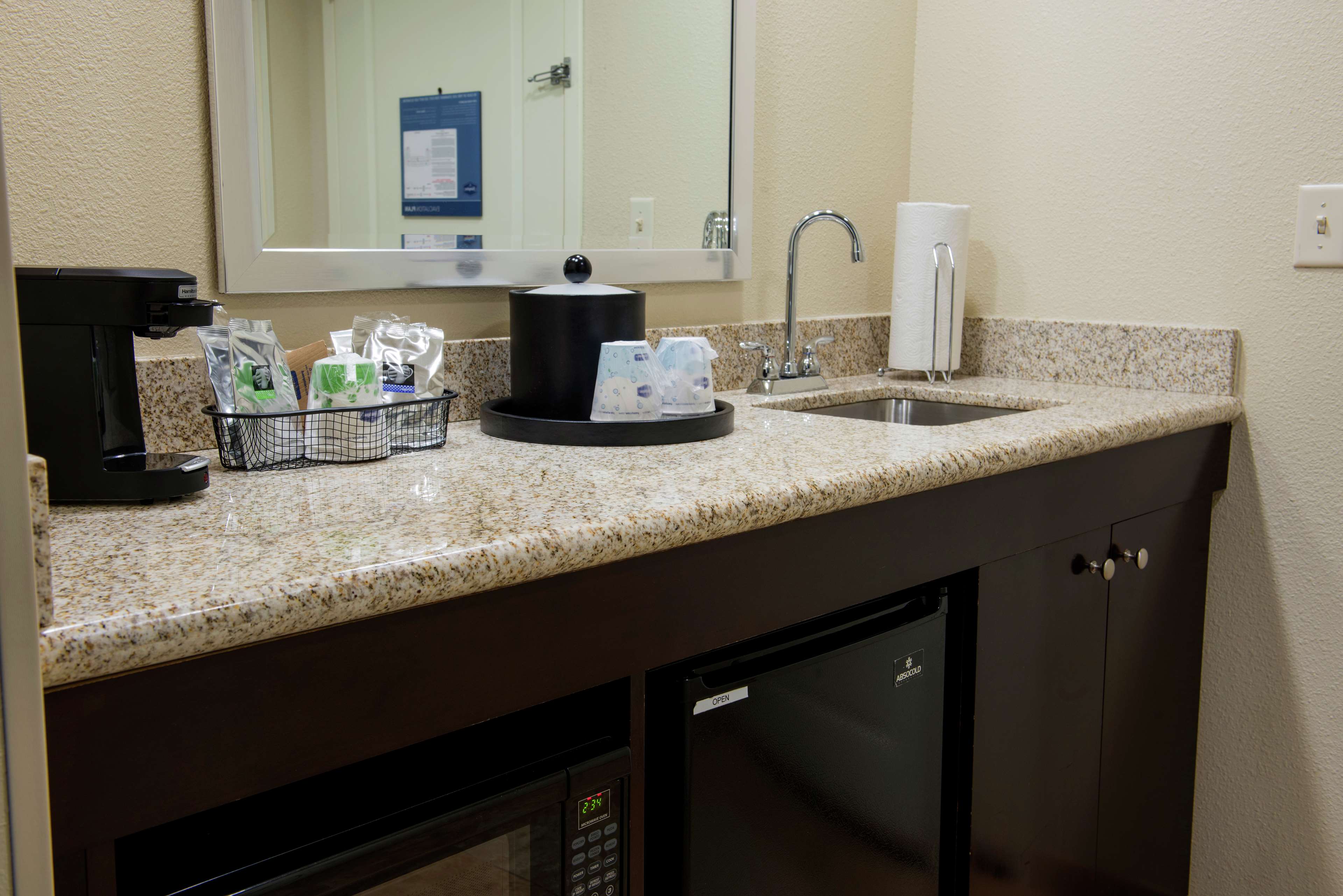 Guest room bath